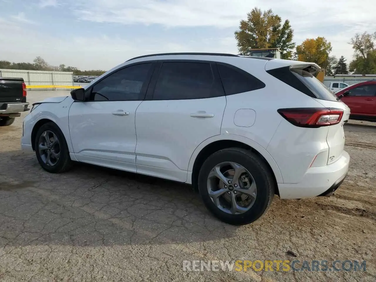 2 fotografías del automóvil dañado 1FMCU0MN7PUA67412 FORD ESCAPE ST 2023