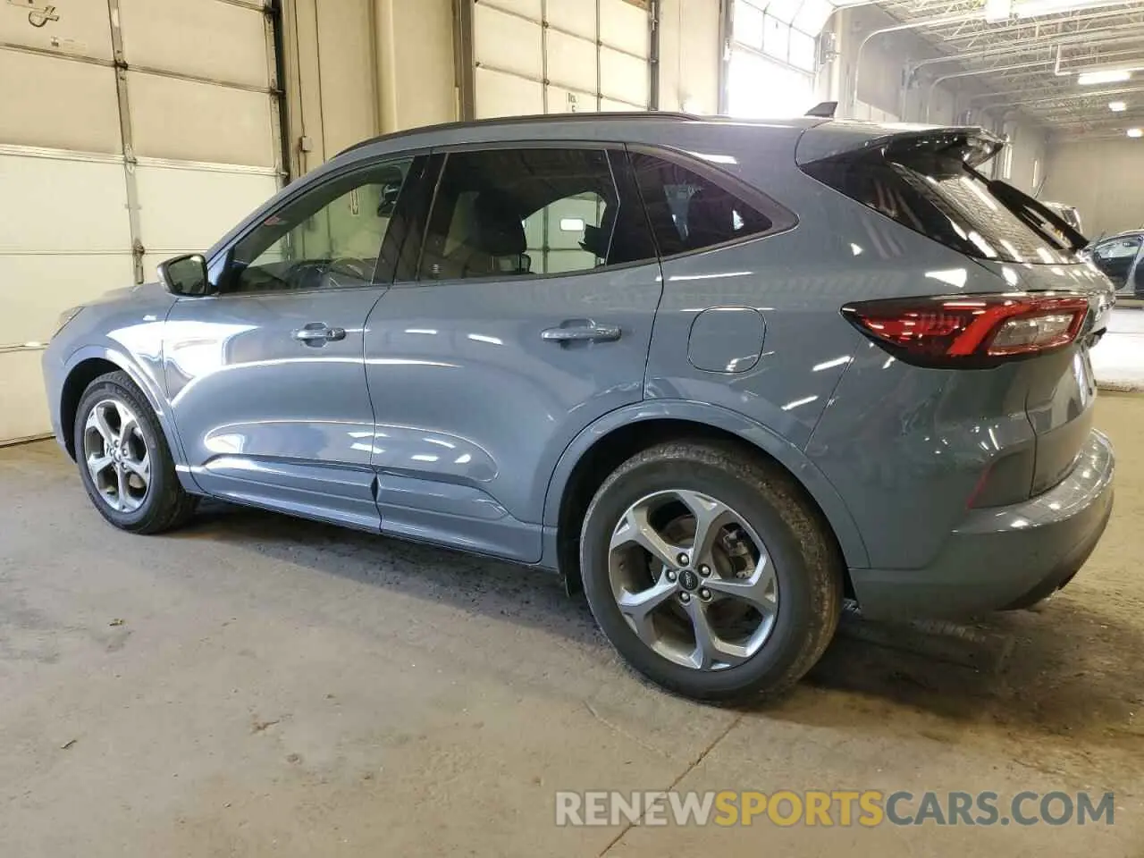 2 fotografías del automóvil dañado 1FMCU0MN8PUA99852 FORD ESCAPE ST 2023