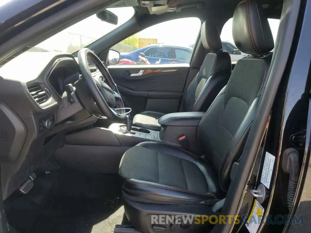 7 fotografías del automóvil dañado 1FMCU0MZXPUA98589 FORD ESCAPE ST 2023