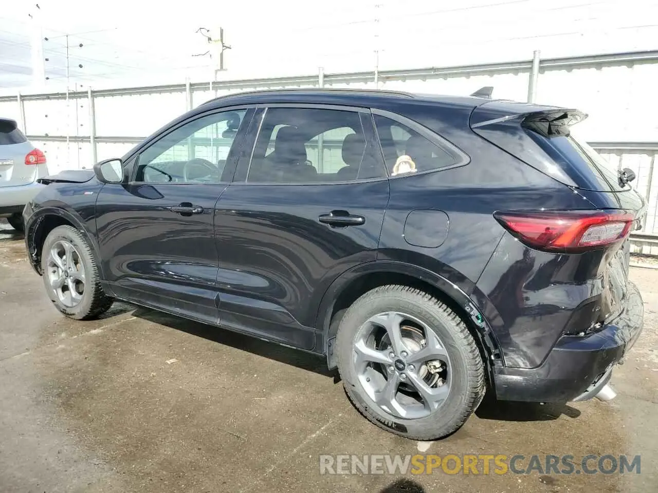 2 fotografías del automóvil dañado 1FMCU9MN1PUA91239 FORD ESCAPE ST 2023