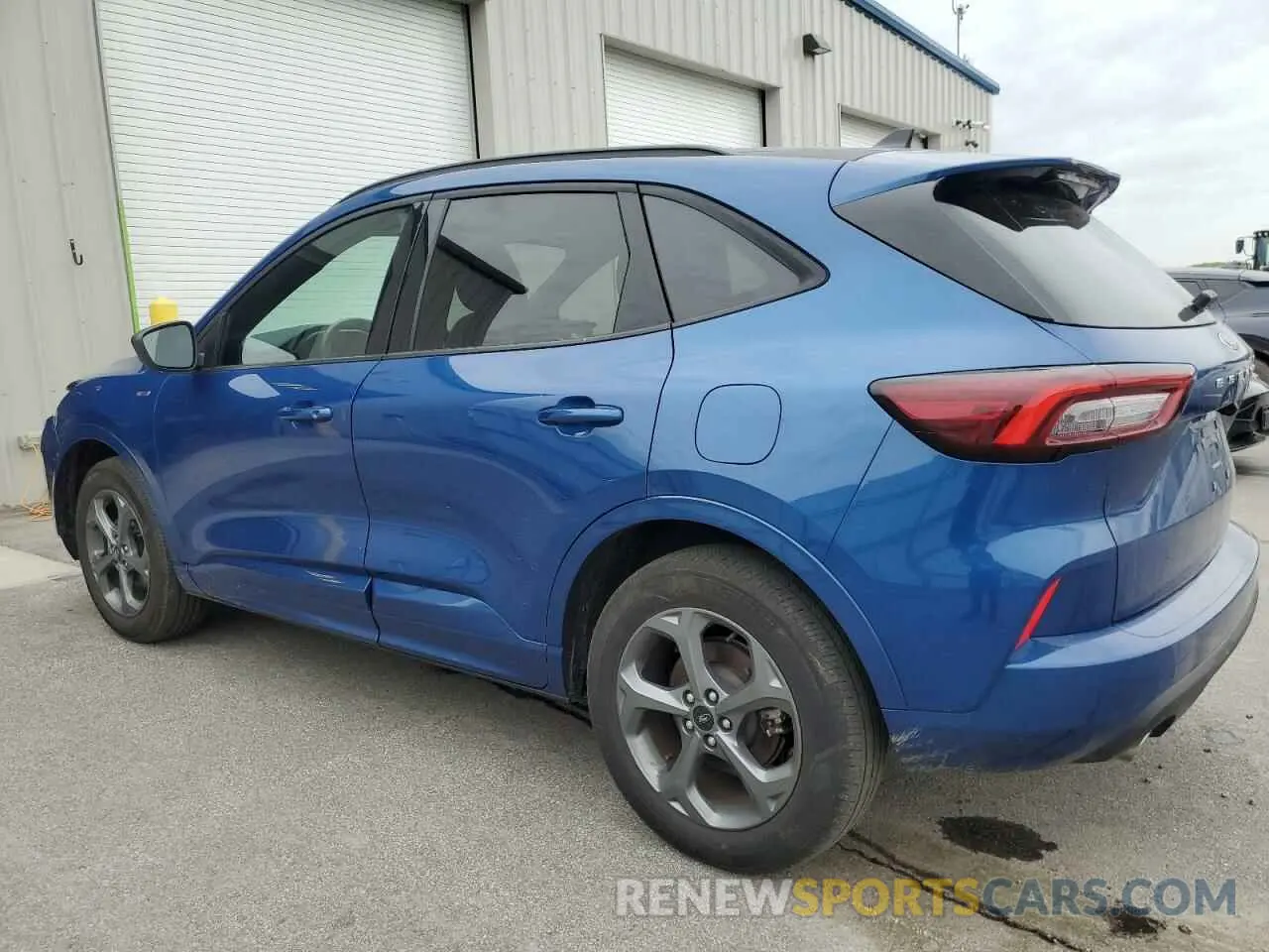 2 fotografías del automóvil dañado 1FMCU9MN7PUA58410 FORD ESCAPE ST 2023