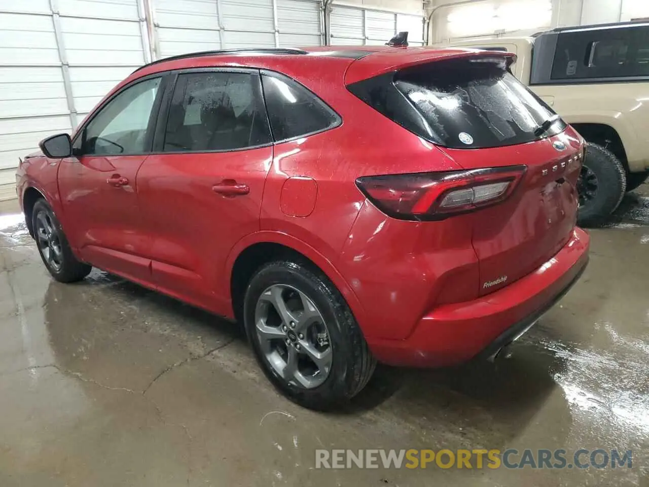 2 fotografías del automóvil dañado 1FMCU9NA1PUB39804 FORD ESCAPE ST 2023