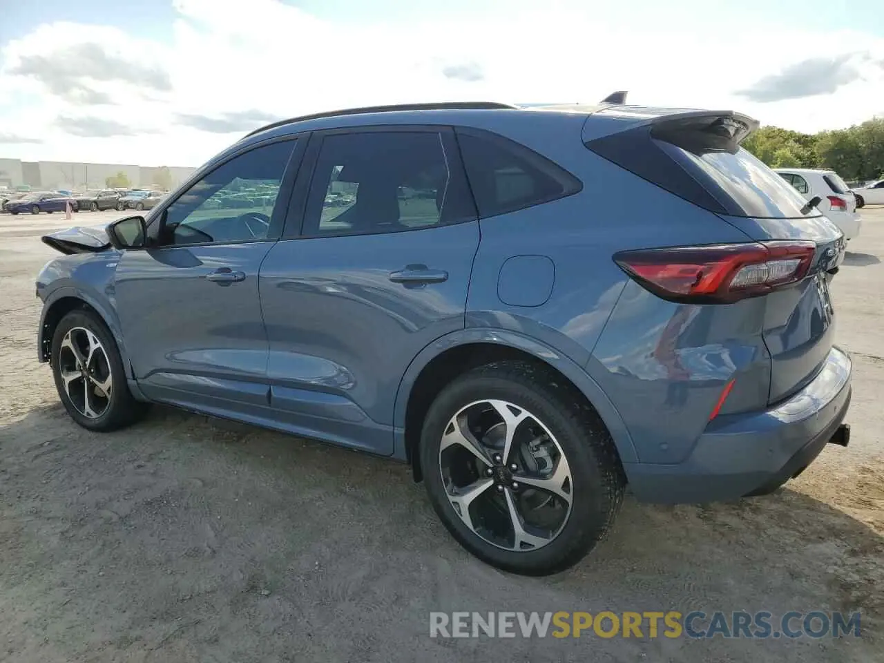 2 fotografías del automóvil dañado 1FMCU9PA3PUA77643 FORD ESCAPE ST 2023