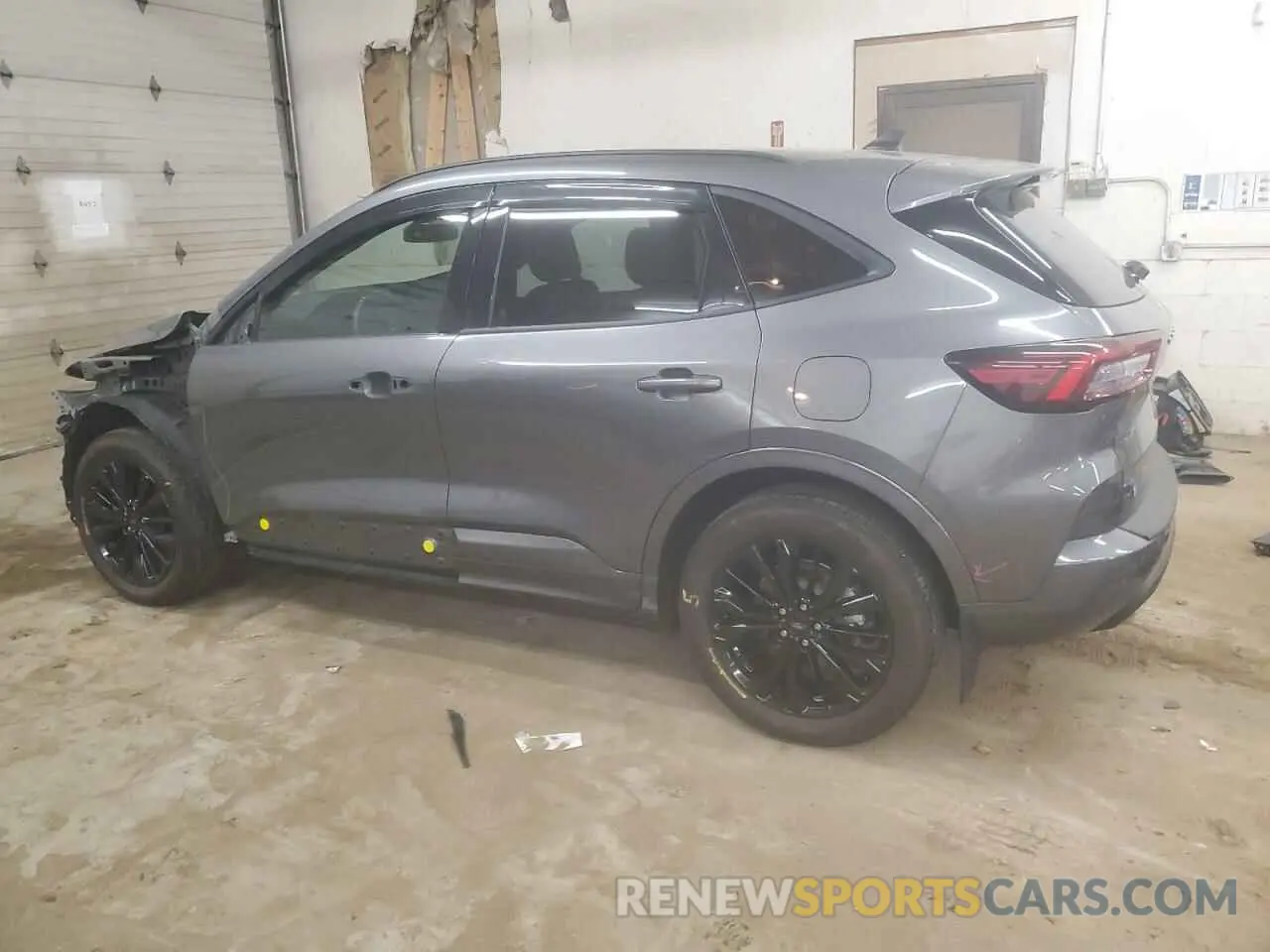 2 fotografías del automóvil dañado 1FMCU9PA5PUB37602 FORD ESCAPE ST 2023