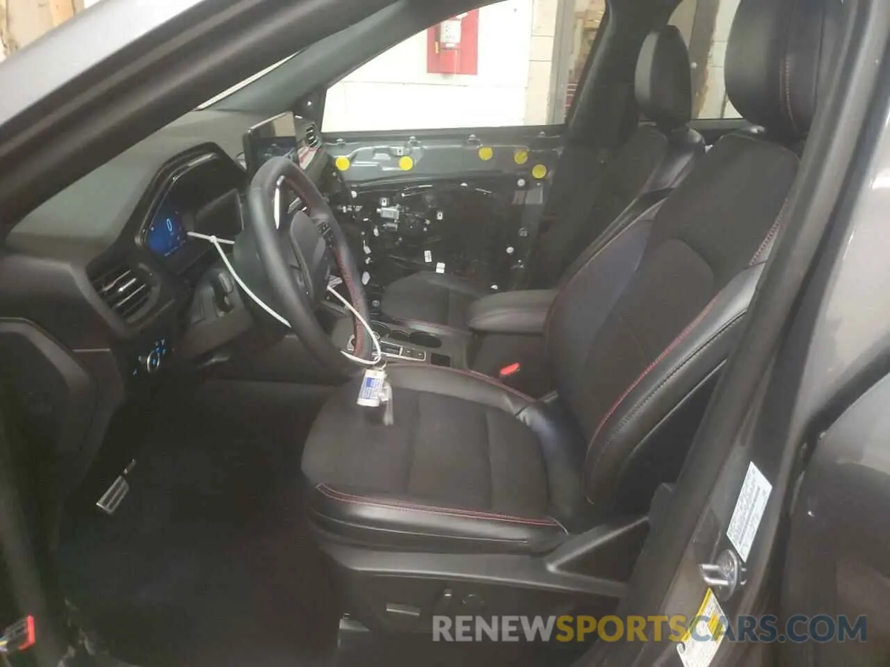 7 fotografías del automóvil dañado 1FMCU9PA5PUB37602 FORD ESCAPE ST 2023
