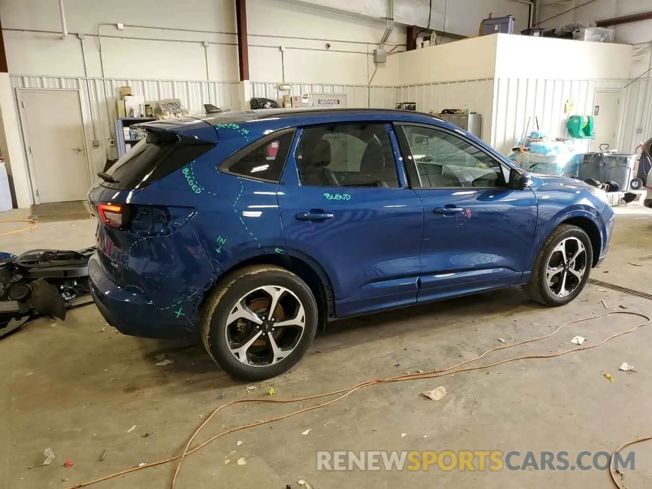 3 fotografías del automóvil dañado 1FMCU9PZ8PUB34344 FORD ESCAPE ST 2023