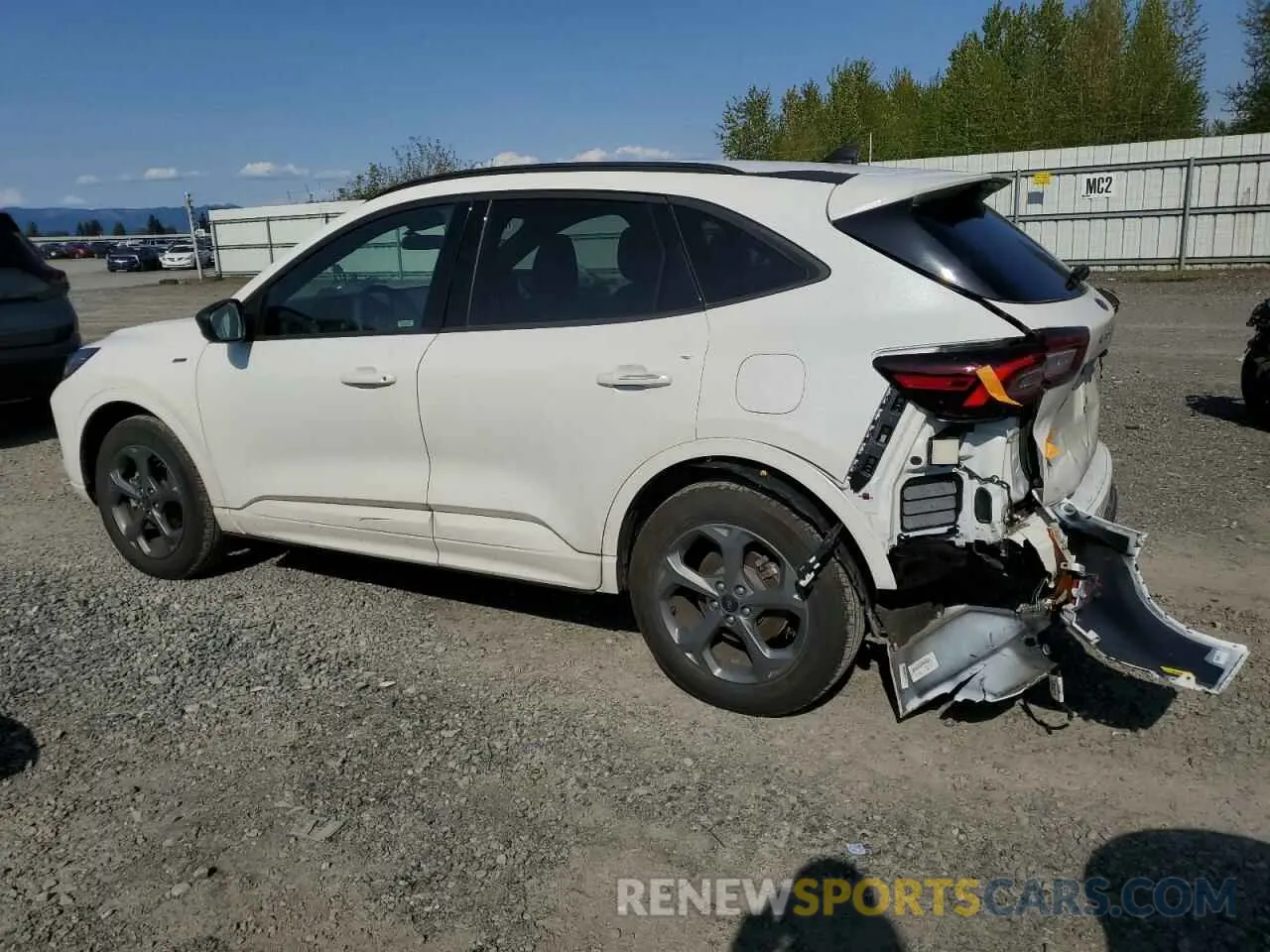 2 fotografías del automóvil dañado 1FMCU9MN8RUA38363 FORD ESCAPE ST 2024