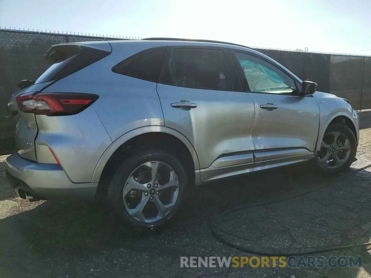 3 fotografías del automóvil dañado 1FMCU9MN9RUA23676 FORD ESCAPE ST 2024