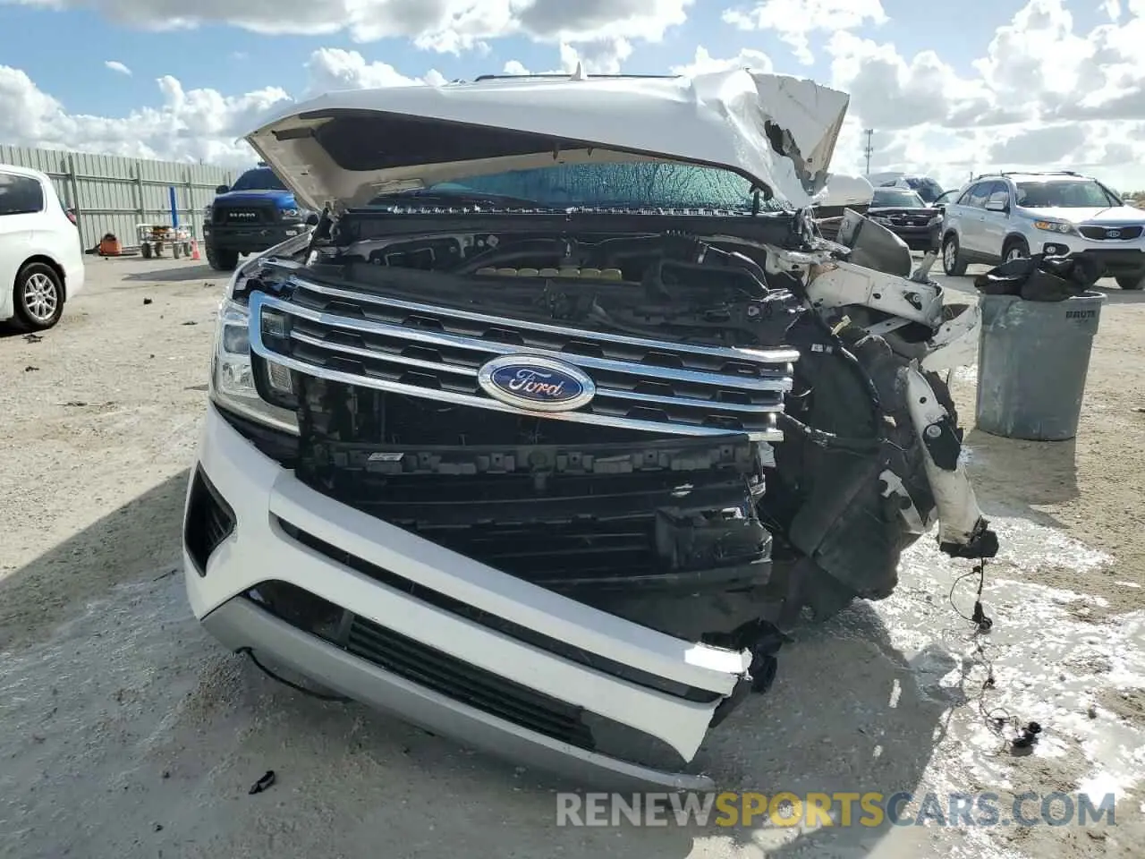 5 fotografías del automóvil dañado 1FMJU1HT2KEA45763 FORD EXPEDITION 2019