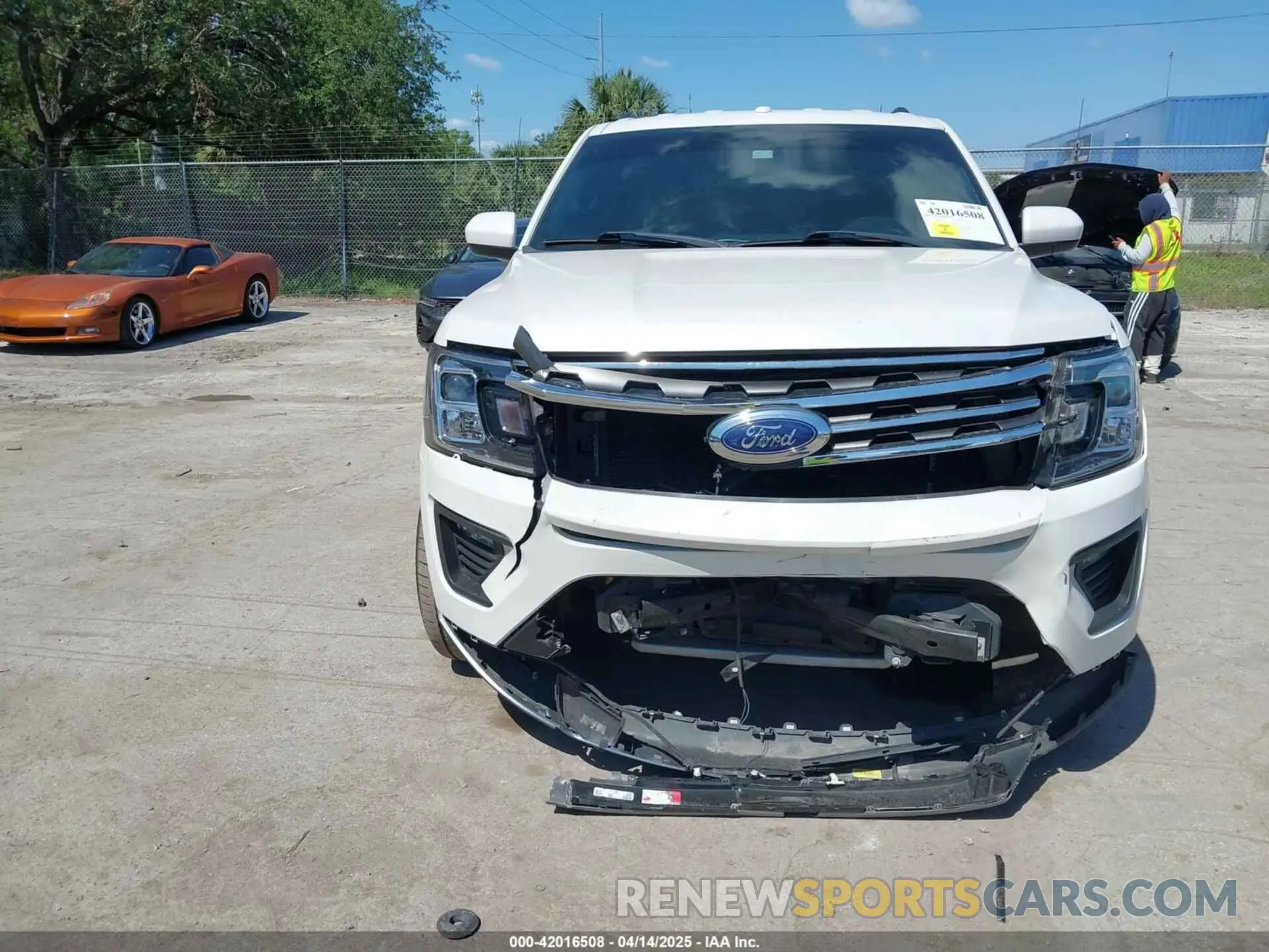 12 fotografías del automóvil dañado 1FMJU1HT3KEA10827 FORD EXPEDITION 2019