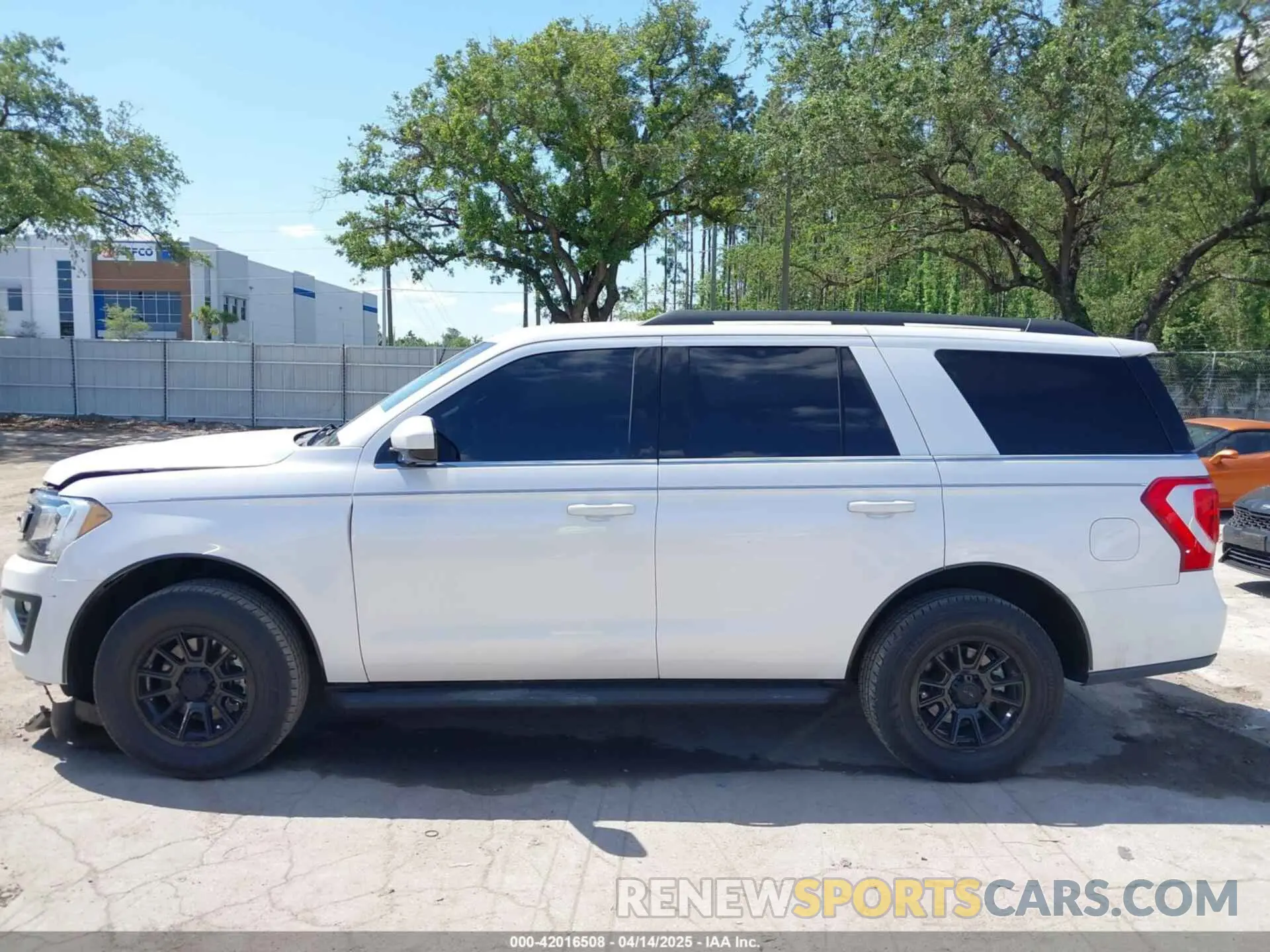 14 fotografías del automóvil dañado 1FMJU1HT3KEA10827 FORD EXPEDITION 2019