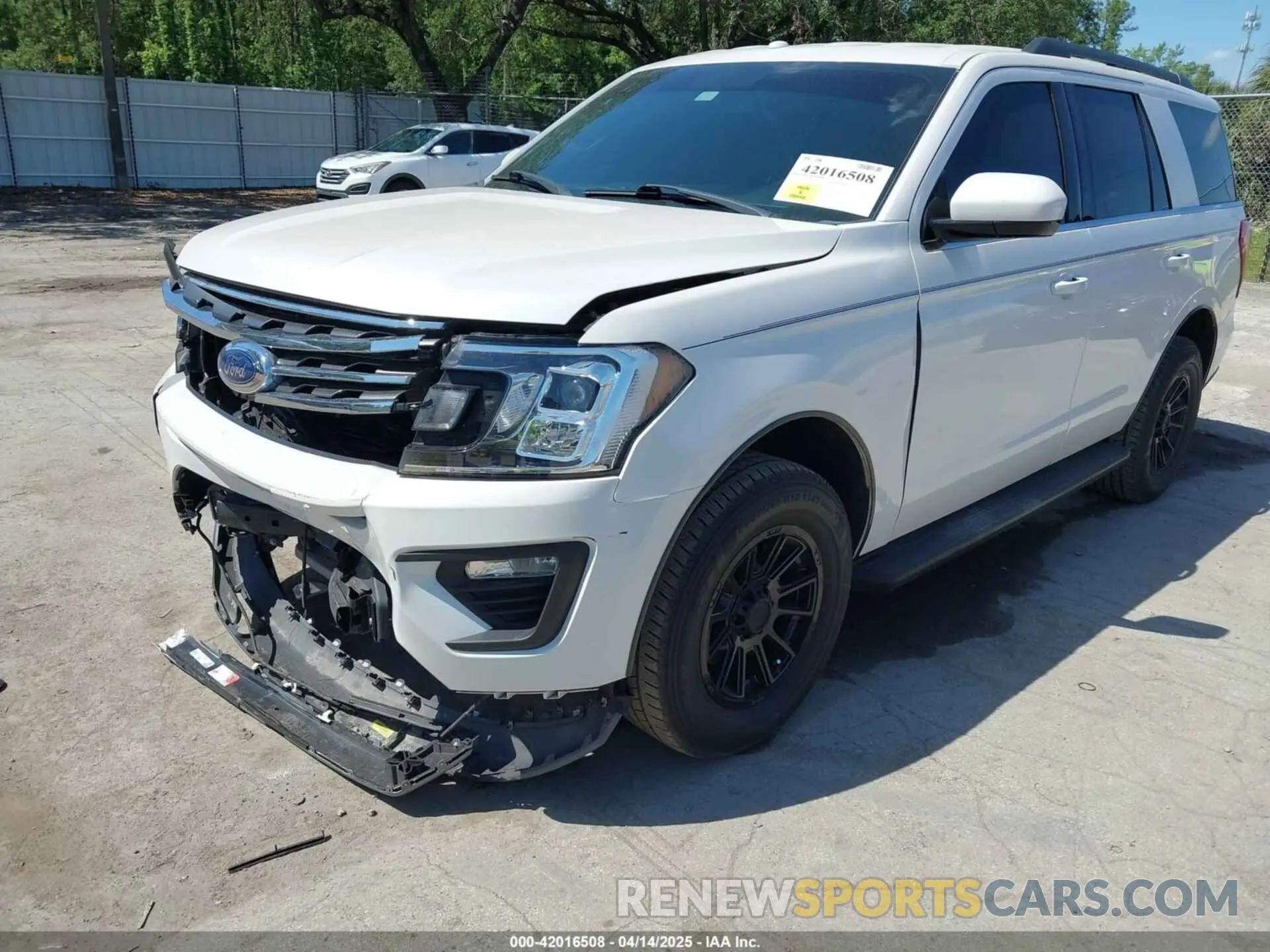 2 fotografías del automóvil dañado 1FMJU1HT3KEA10827 FORD EXPEDITION 2019