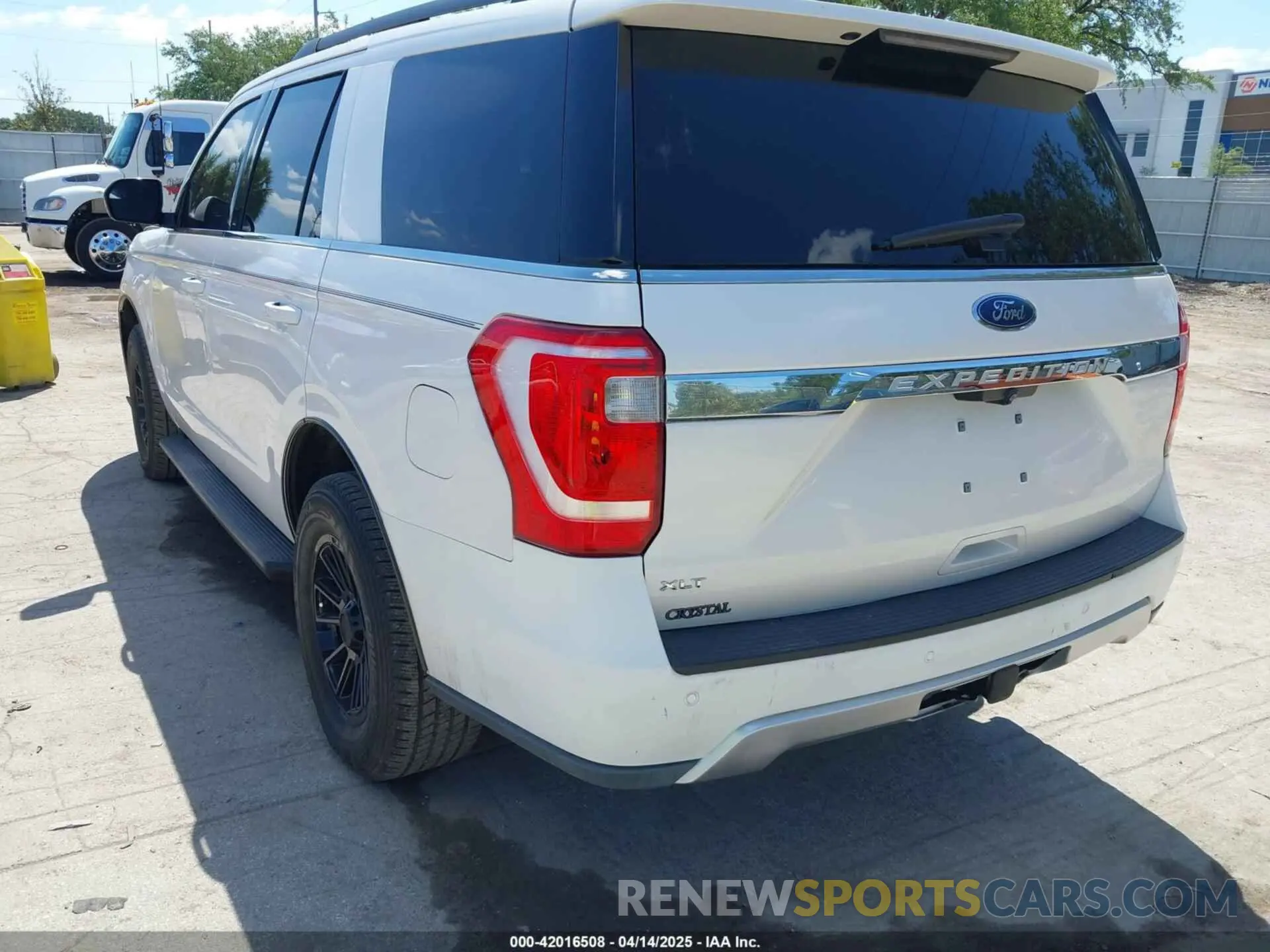 3 fotografías del automóvil dañado 1FMJU1HT3KEA10827 FORD EXPEDITION 2019