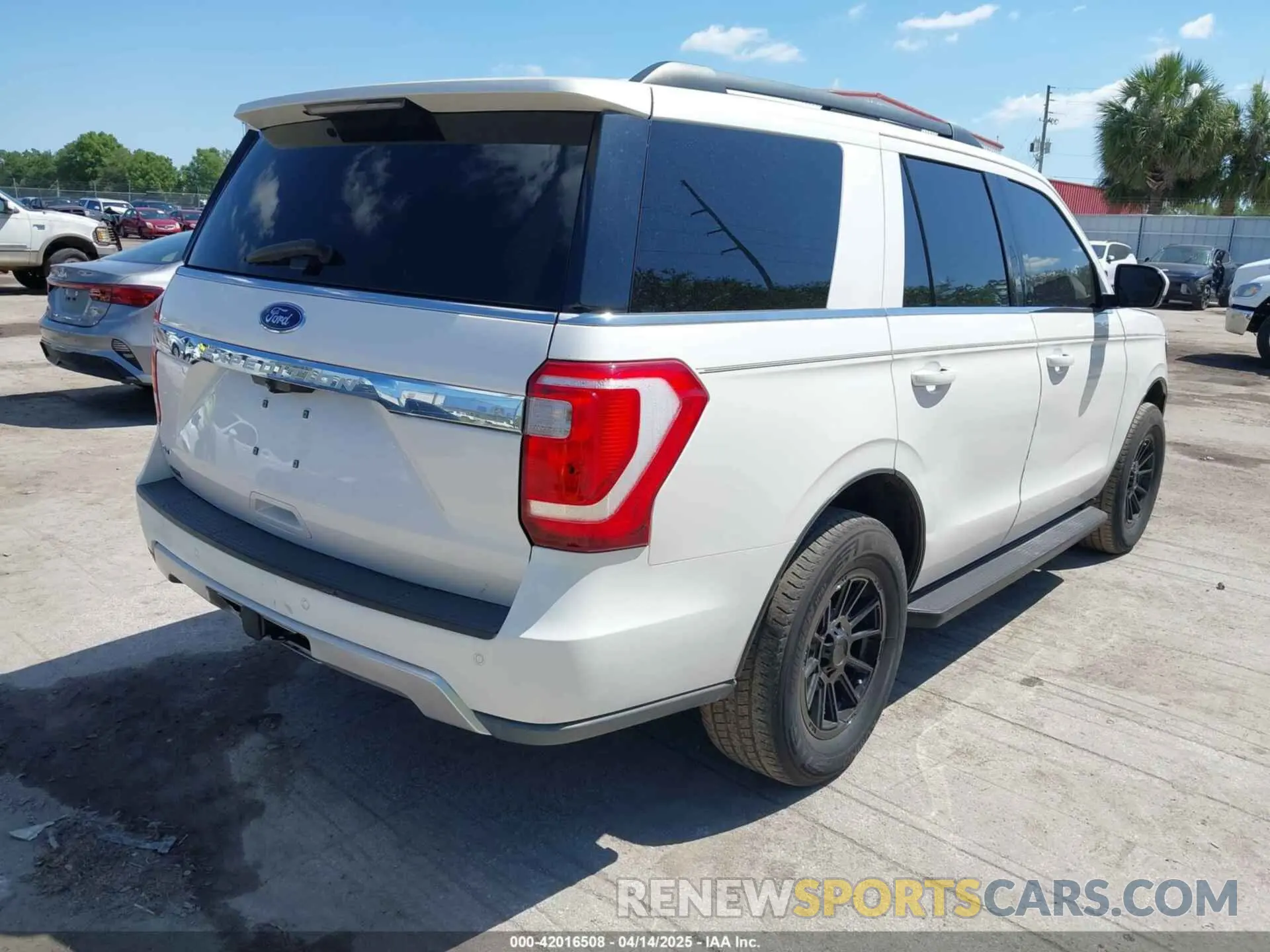 4 fotografías del automóvil dañado 1FMJU1HT3KEA10827 FORD EXPEDITION 2019