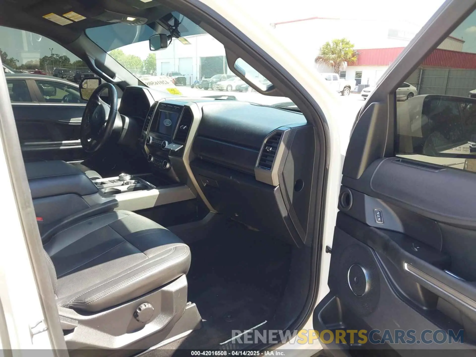 5 fotografías del automóvil dañado 1FMJU1HT3KEA10827 FORD EXPEDITION 2019