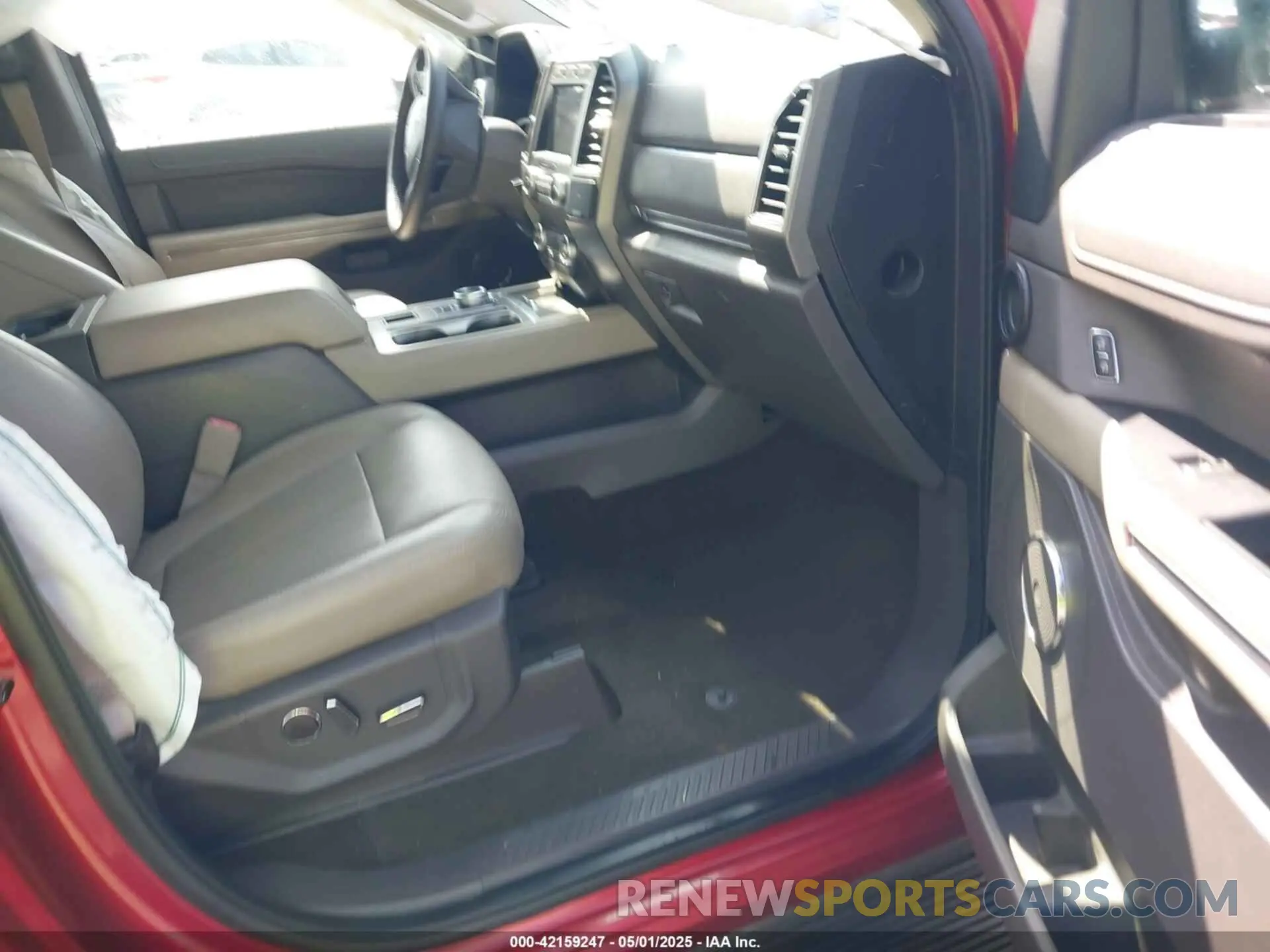 5 fotografías del automóvil dañado 1FMJU1HT5KEA71256 FORD EXPEDITION 2019