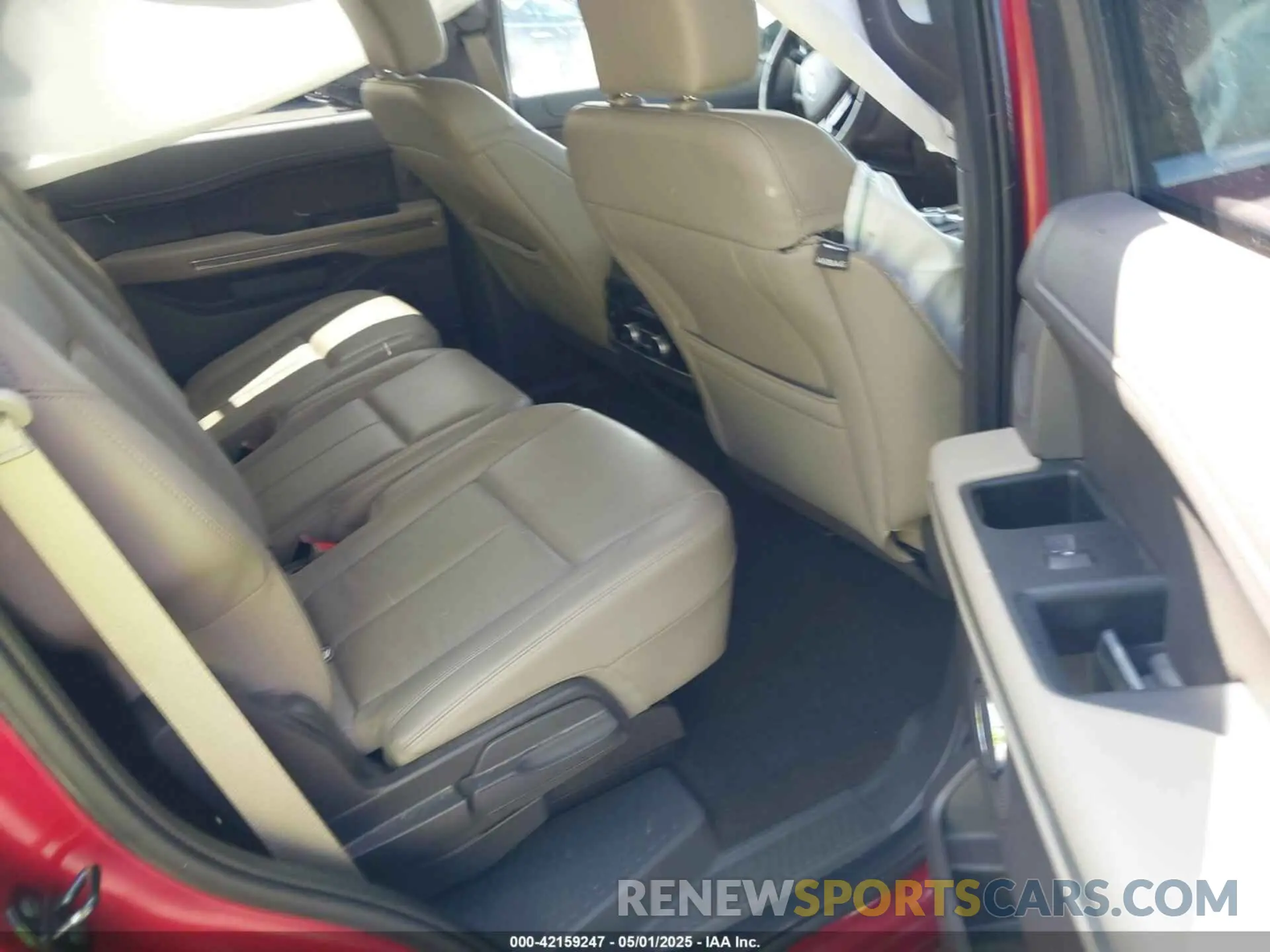 8 fotografías del automóvil dañado 1FMJU1HT5KEA71256 FORD EXPEDITION 2019