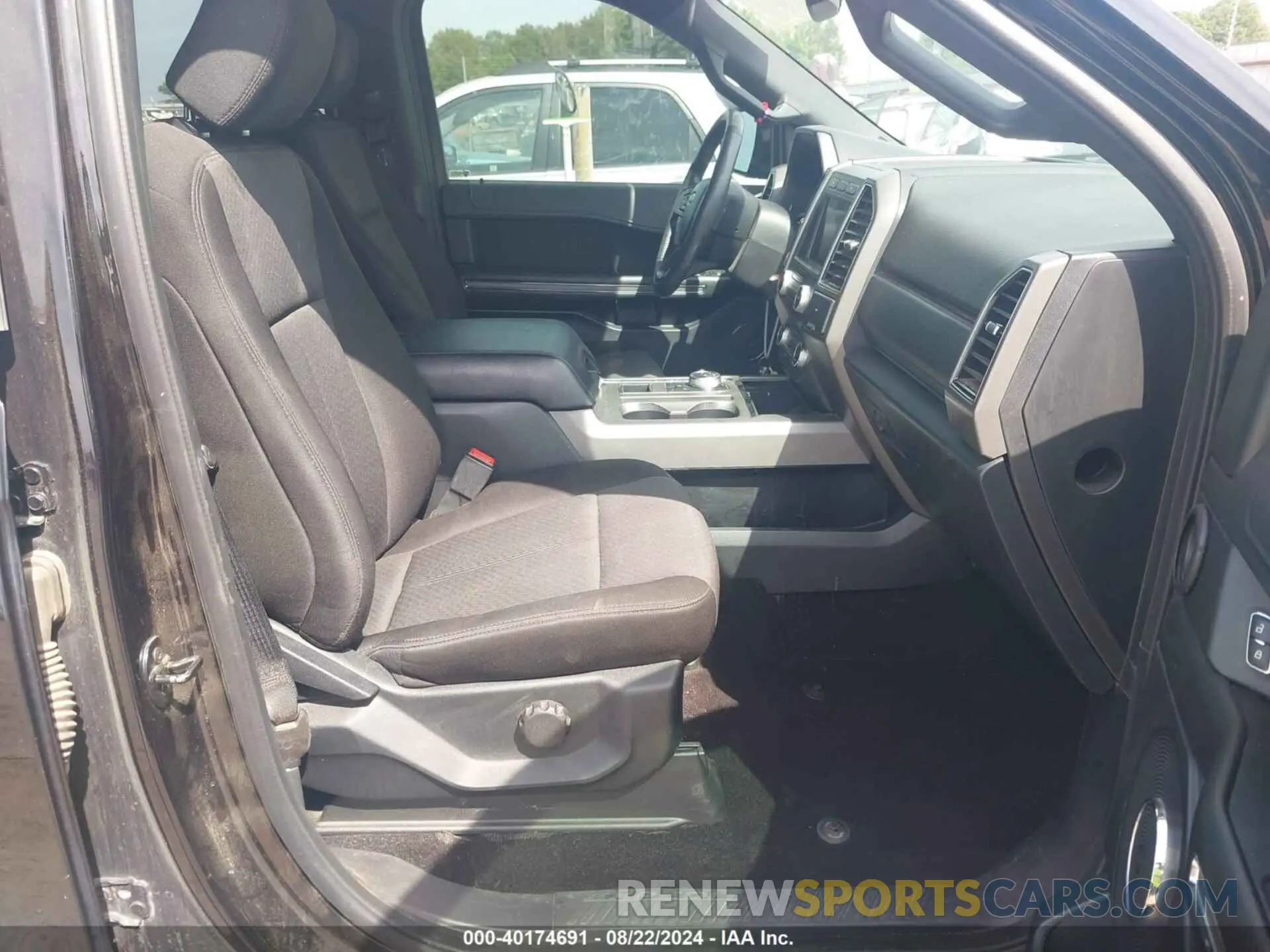 5 fotografías del automóvil dañado 1FMJU1HT5KEA84864 FORD EXPEDITION 2019