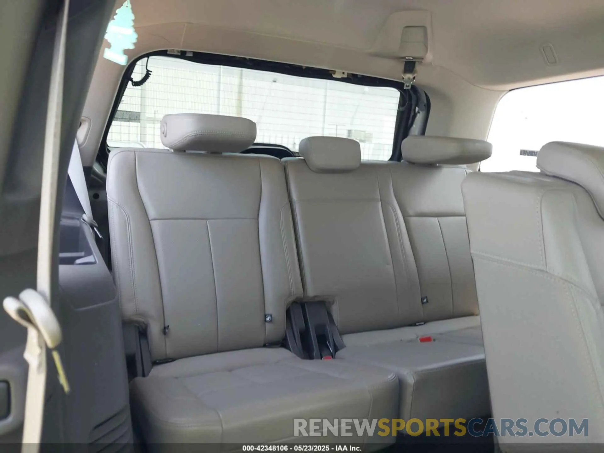 18 fotografías del automóvil dañado 1FMJU1HTXKEA16110 FORD EXPEDITION 2019
