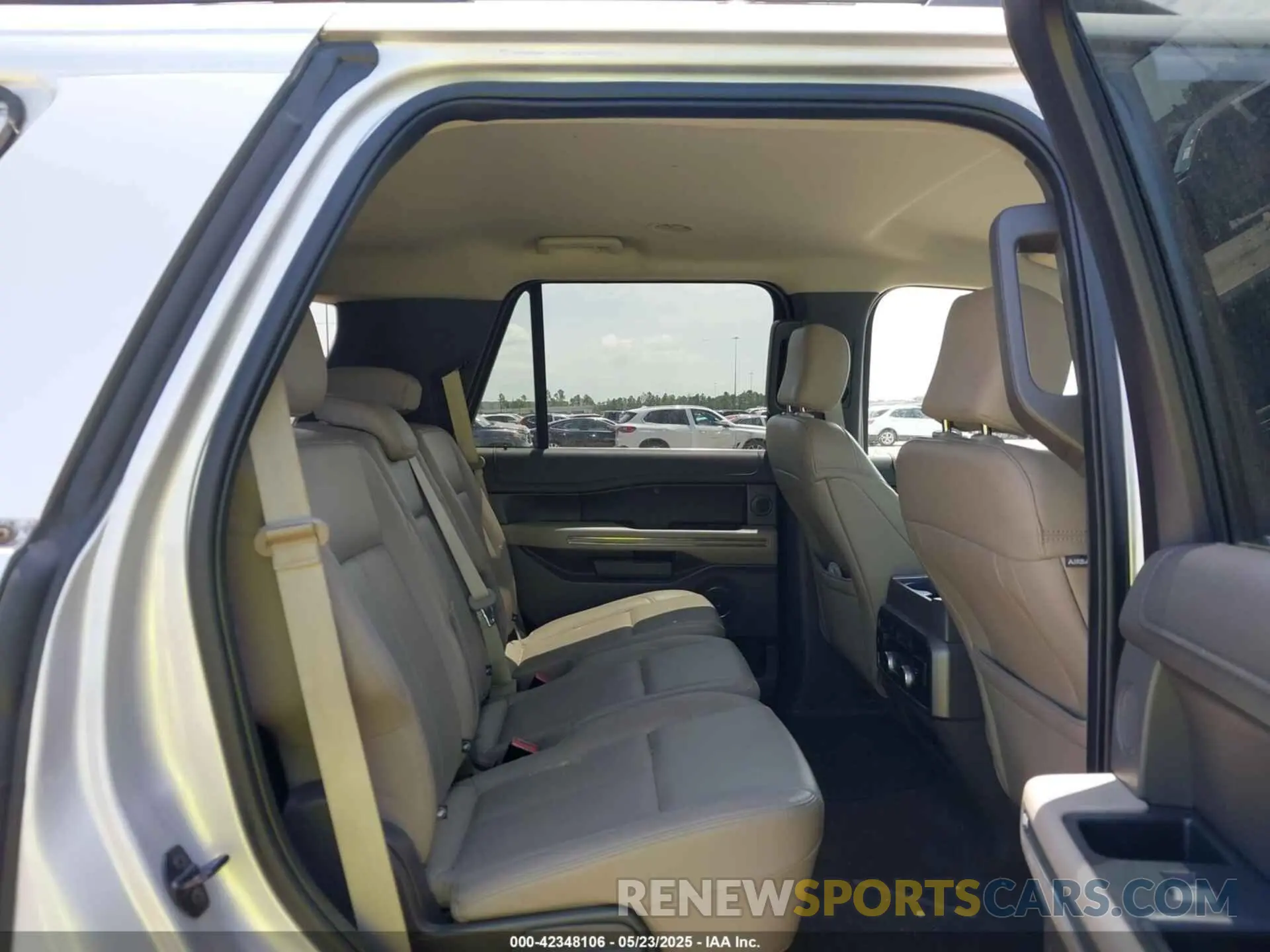 8 fotografías del automóvil dañado 1FMJU1HTXKEA16110 FORD EXPEDITION 2019