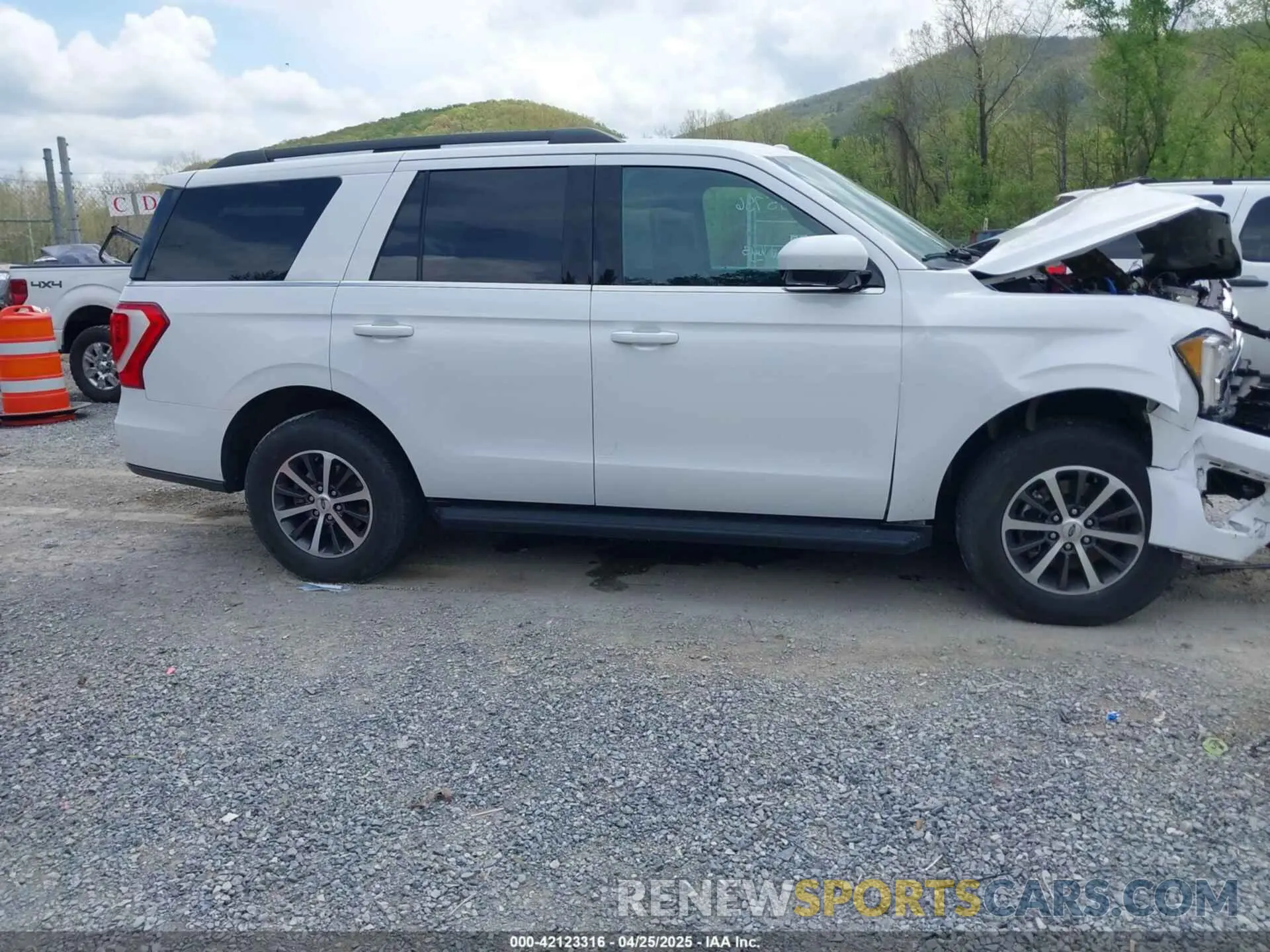 13 fotografías del automóvil dañado 1FMJU1JT0KEA72504 FORD EXPEDITION 2019