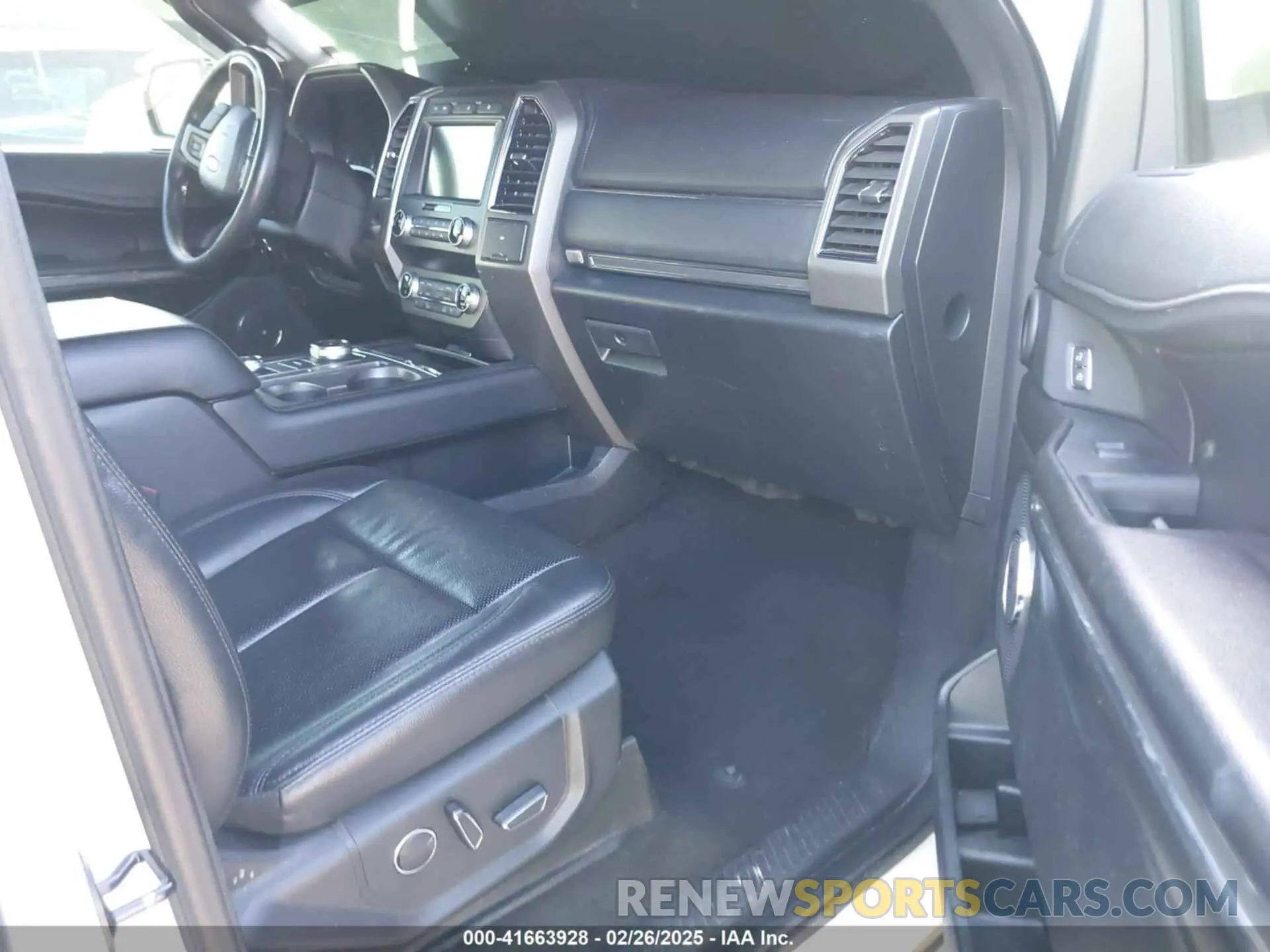 5 fotografías del automóvil dañado 1FMJU1JT4KEA31874 FORD EXPEDITION 2019