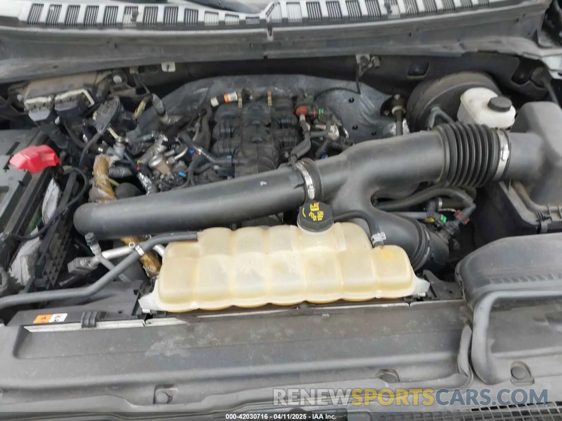 10 fotografías del automóvil dañado 1FMJU1KT8KEA38258 FORD EXPEDITION 2019