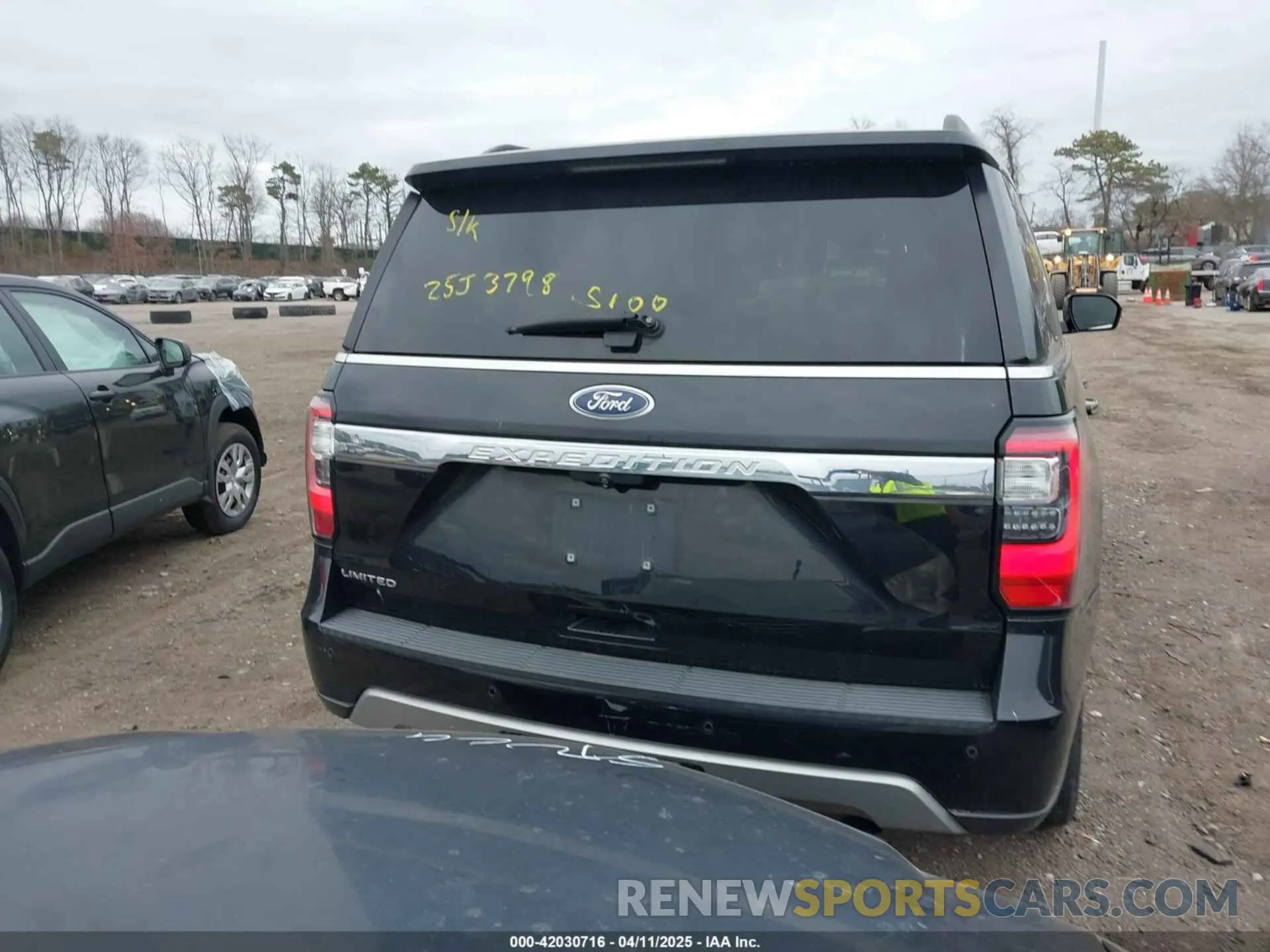 15 fotografías del automóvil dañado 1FMJU1KT8KEA38258 FORD EXPEDITION 2019