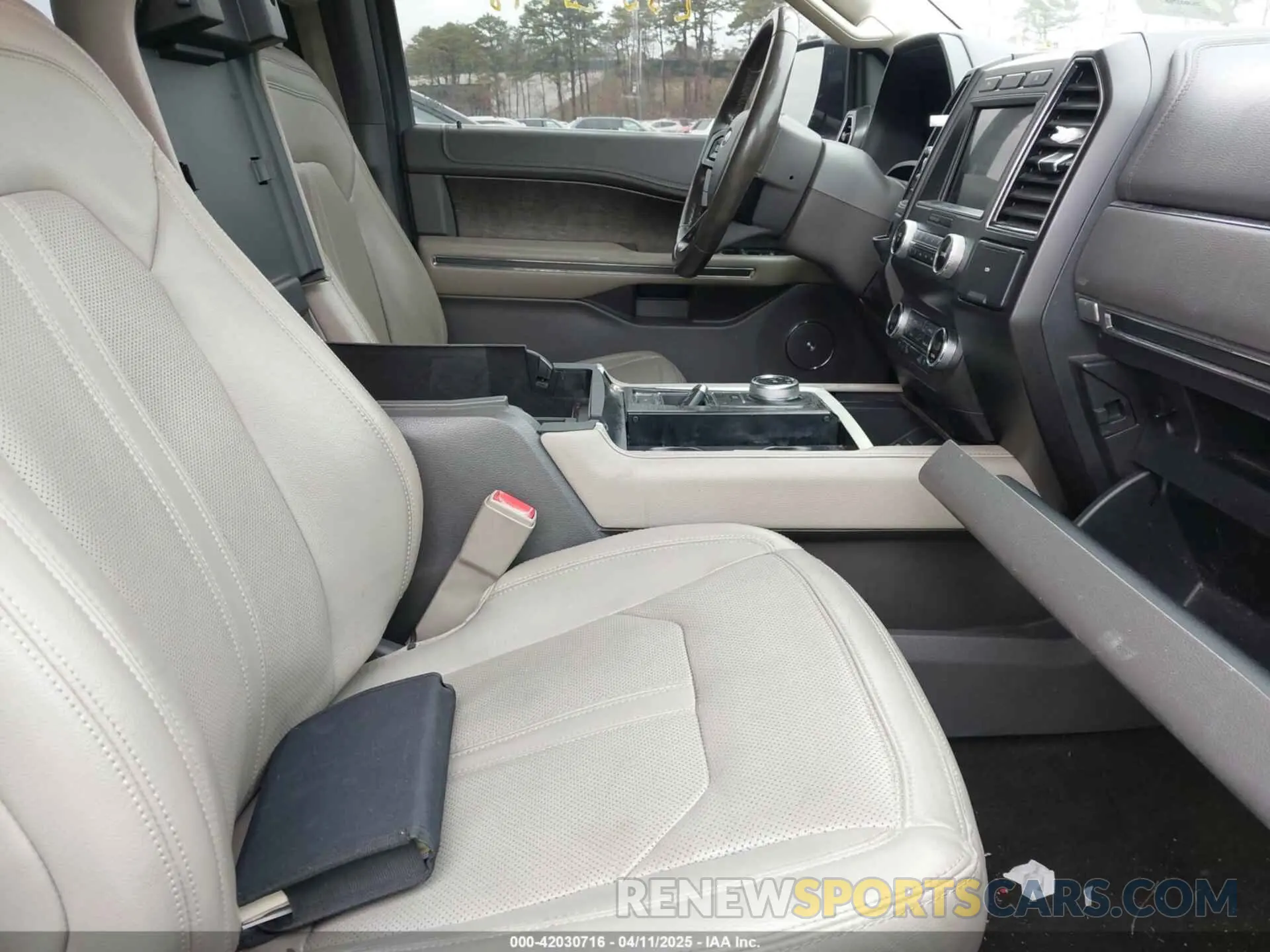 8 fotografías del automóvil dañado 1FMJU1KT8KEA38258 FORD EXPEDITION 2019