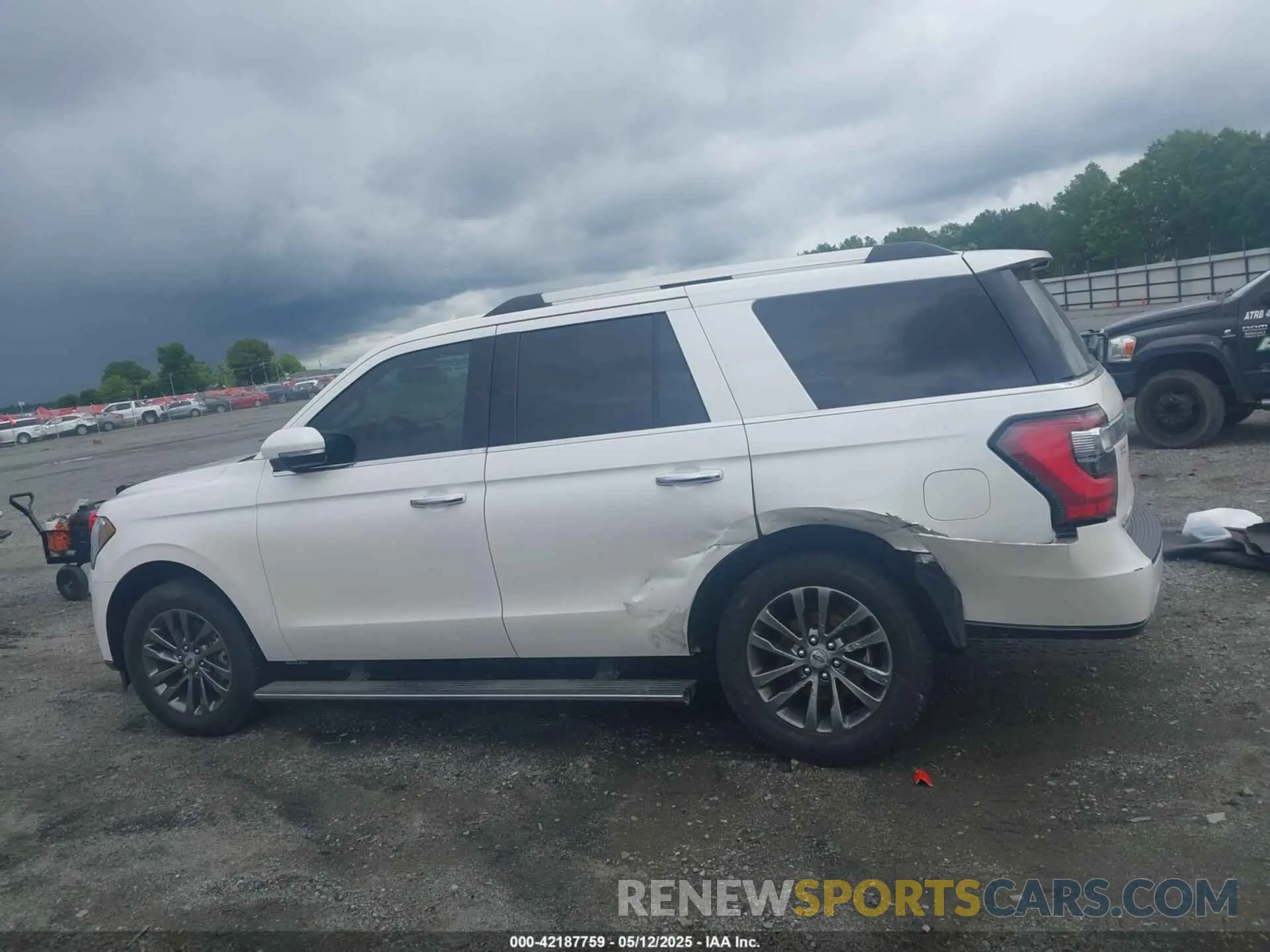 14 fotografías del automóvil dañado 1FMJU1KT8KEA84883 FORD EXPEDITION 2019