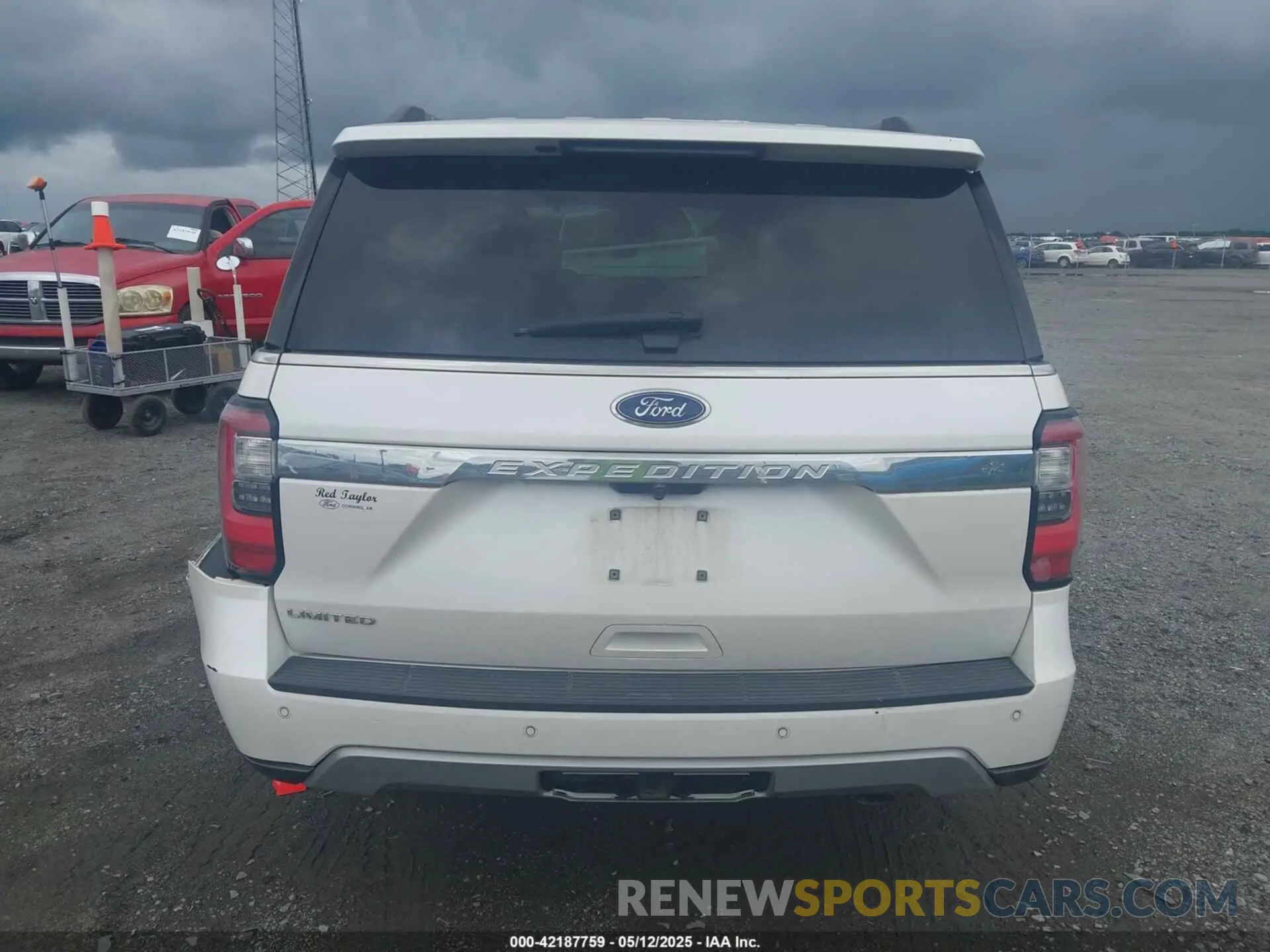 16 fotografías del automóvil dañado 1FMJU1KT8KEA84883 FORD EXPEDITION 2019