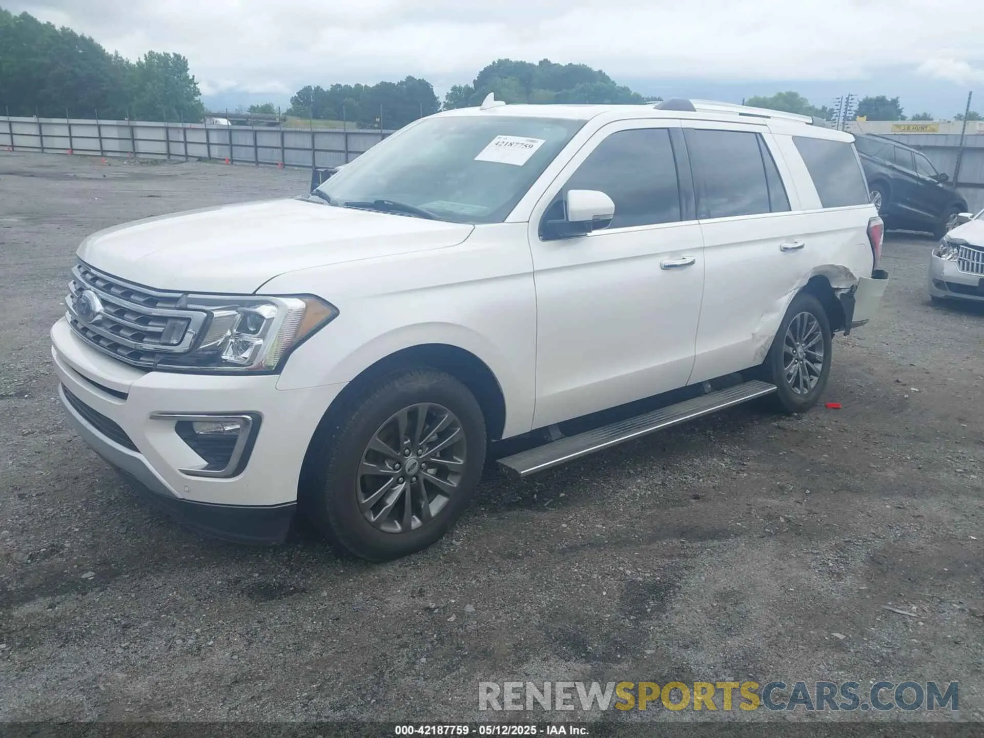 2 fotografías del automóvil dañado 1FMJU1KT8KEA84883 FORD EXPEDITION 2019