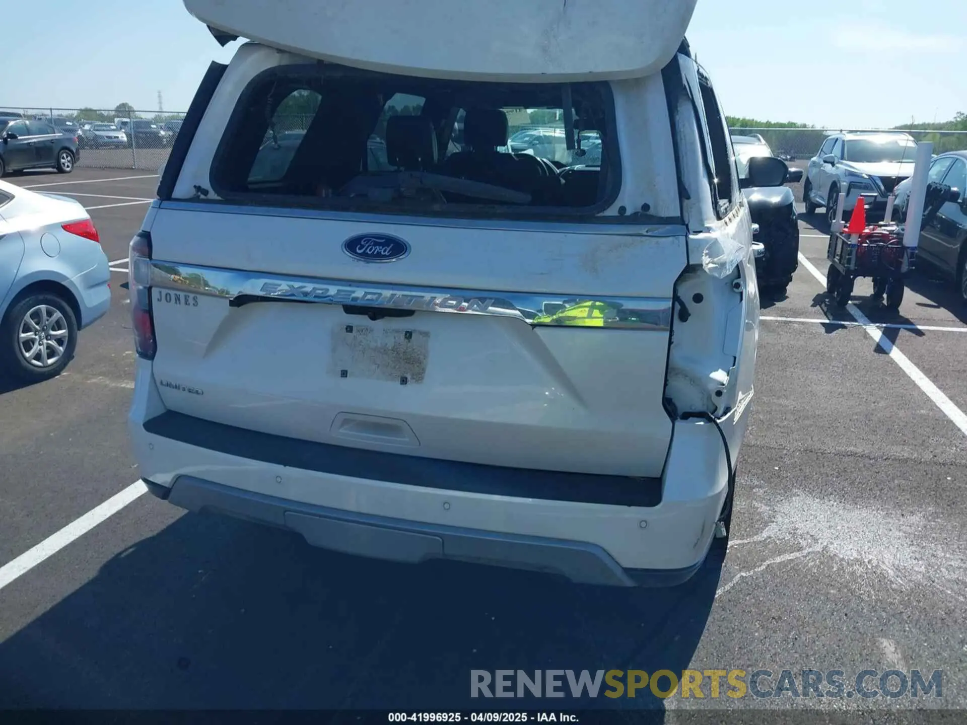 16 fotografías del automóvil dañado 1FMJU2AT2KEA40515 FORD EXPEDITION 2019