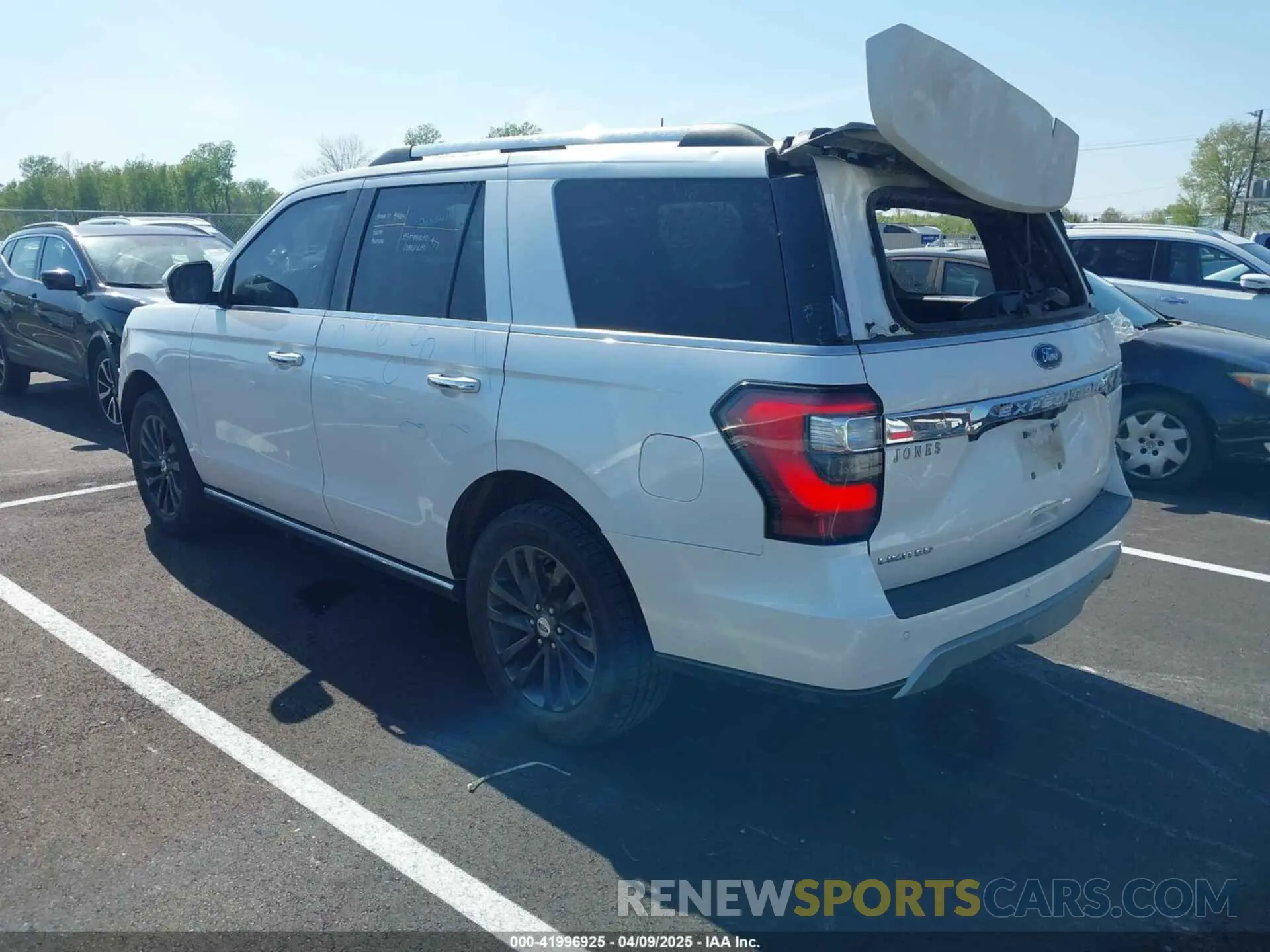 3 fotografías del automóvil dañado 1FMJU2AT2KEA40515 FORD EXPEDITION 2019
