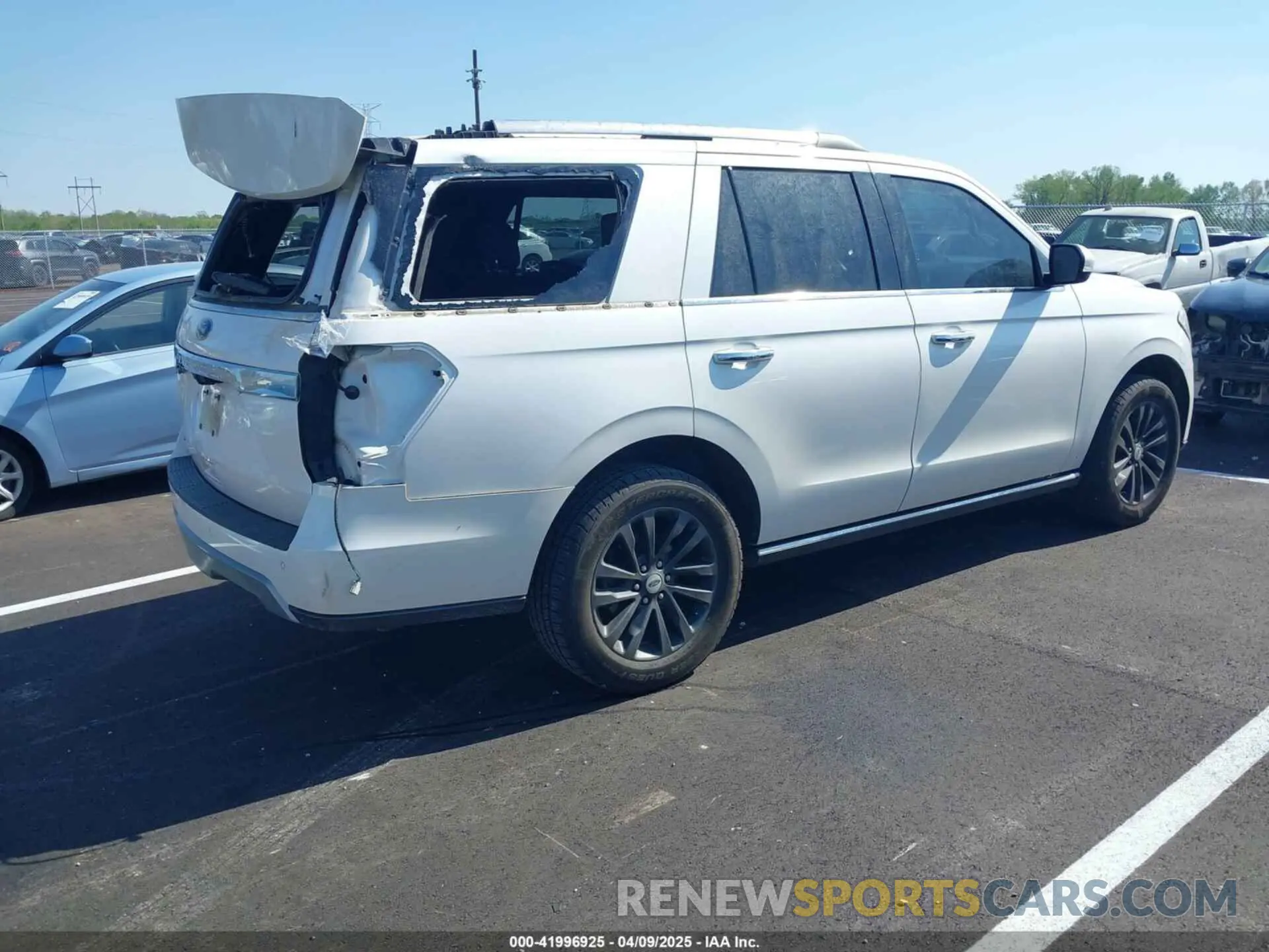 4 fotografías del automóvil dañado 1FMJU2AT2KEA40515 FORD EXPEDITION 2019