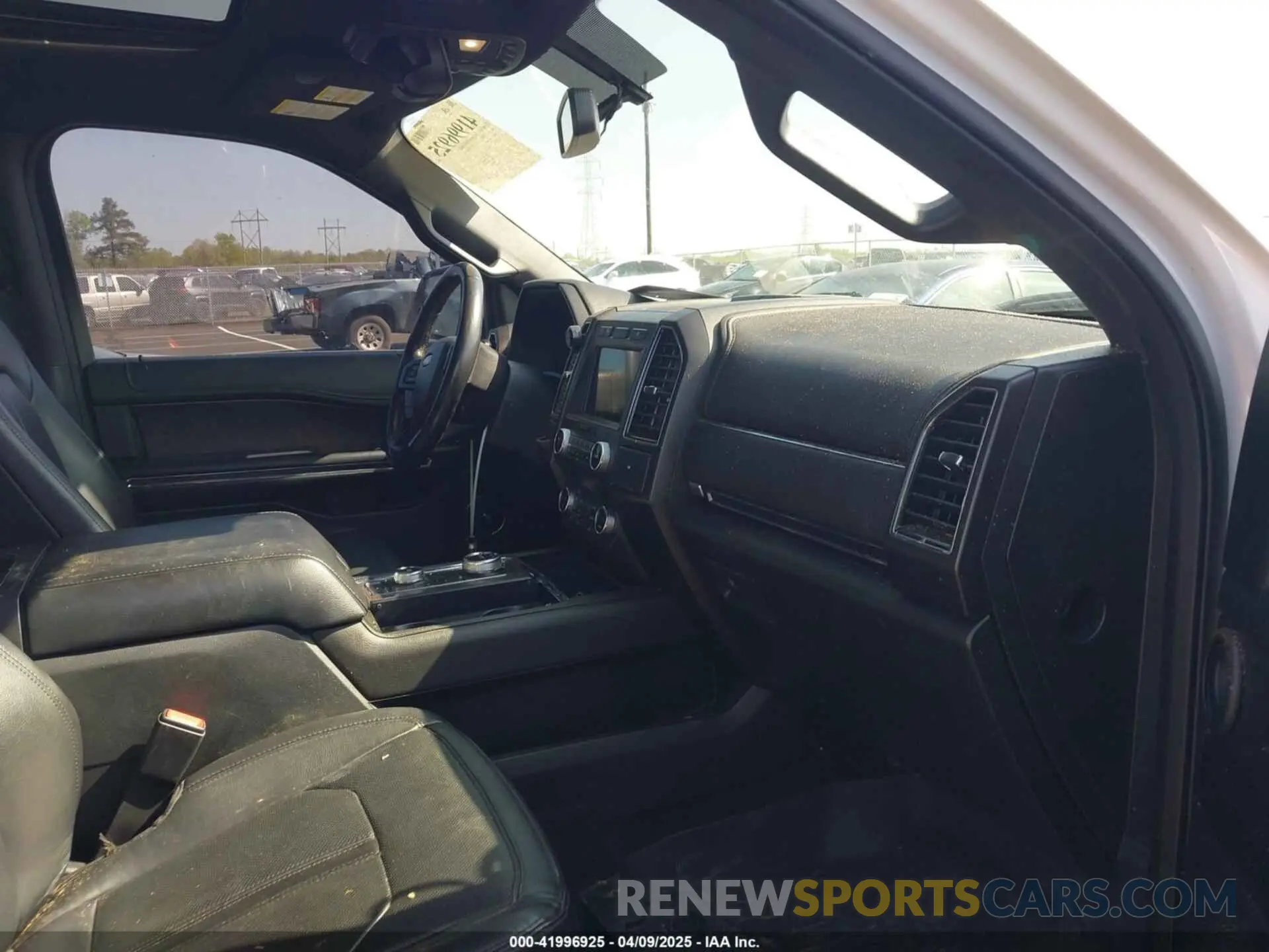 5 fotografías del automóvil dañado 1FMJU2AT2KEA40515 FORD EXPEDITION 2019