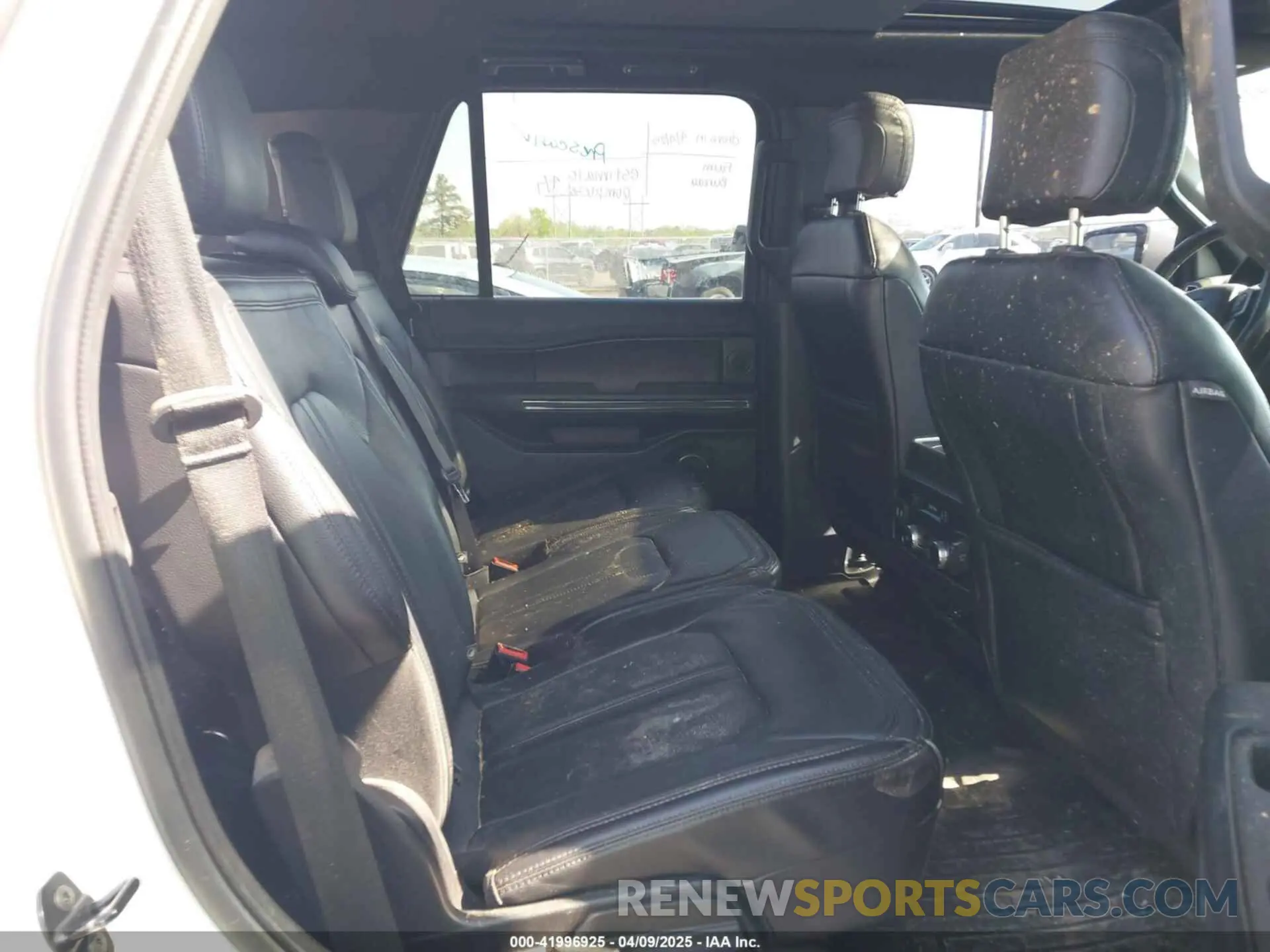 8 fotografías del automóvil dañado 1FMJU2AT2KEA40515 FORD EXPEDITION 2019