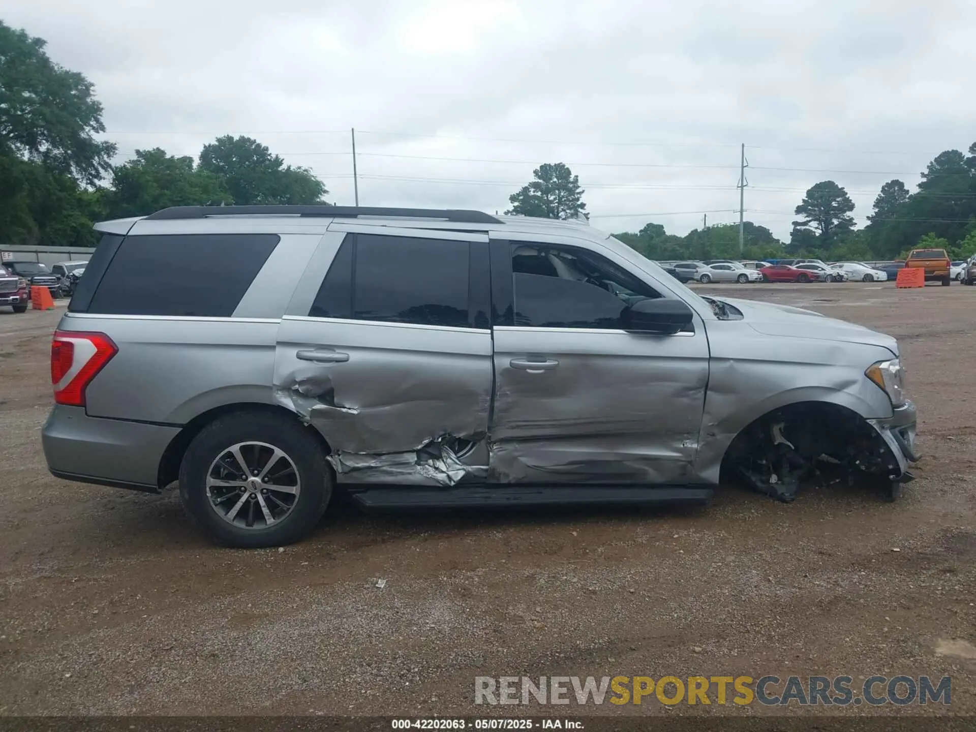 13 fotografías del automóvil dañado 1FMJU1FT8LEA72065 FORD EXPEDITION 2020
