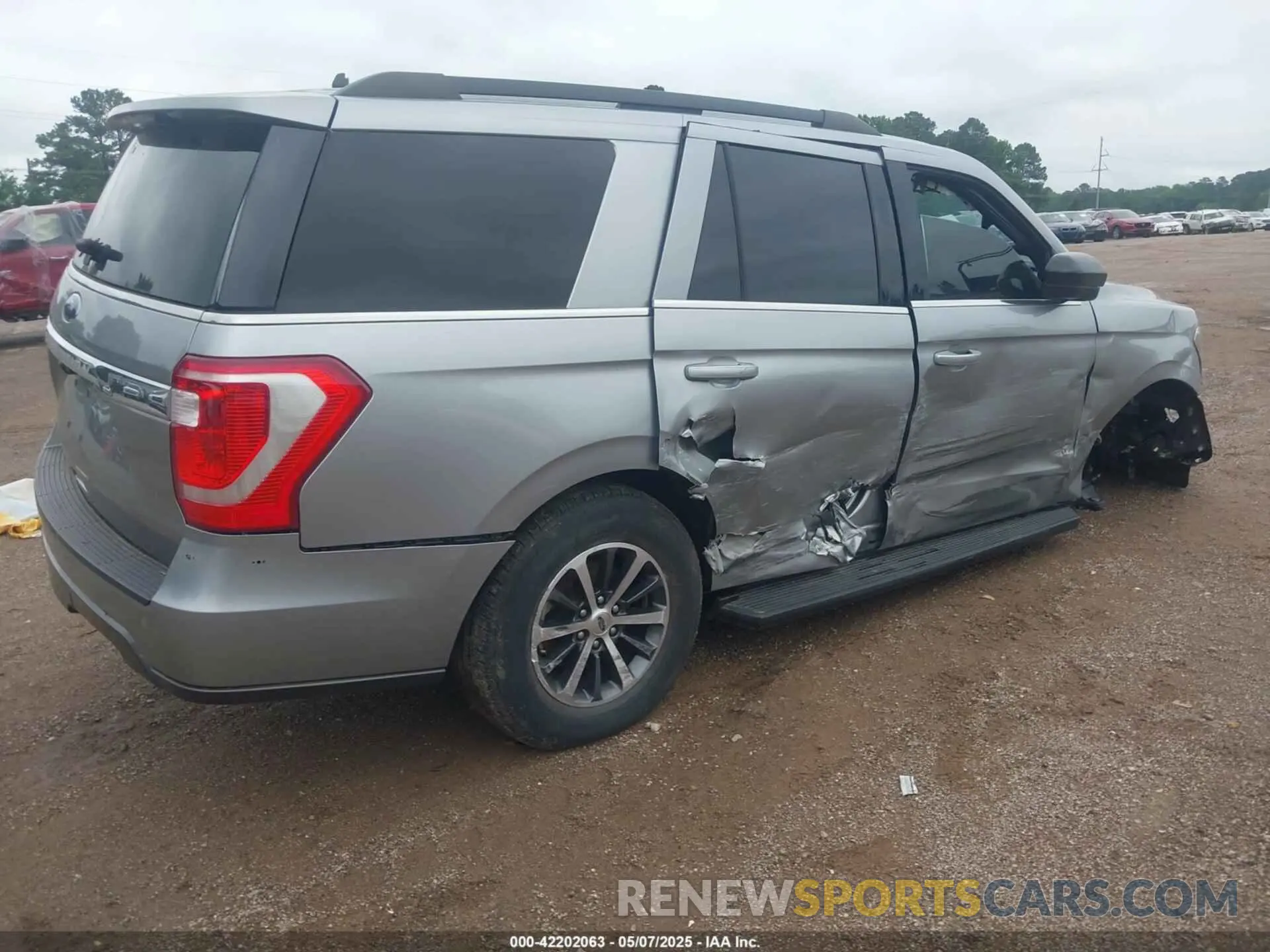 4 fotografías del automóvil dañado 1FMJU1FT8LEA72065 FORD EXPEDITION 2020