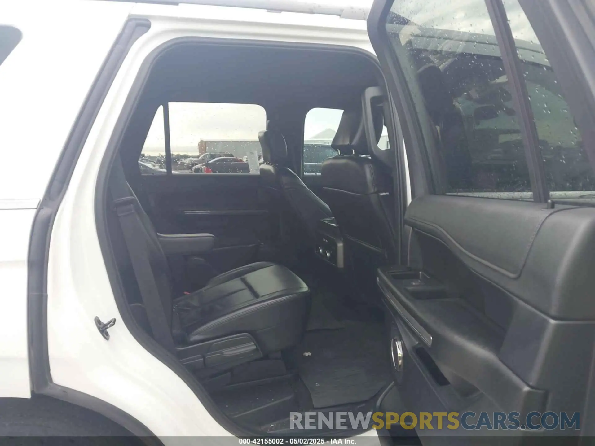 8 fotografías del automóvil dañado 1FMJU1HT7LEA80672 FORD EXPEDITION 2020