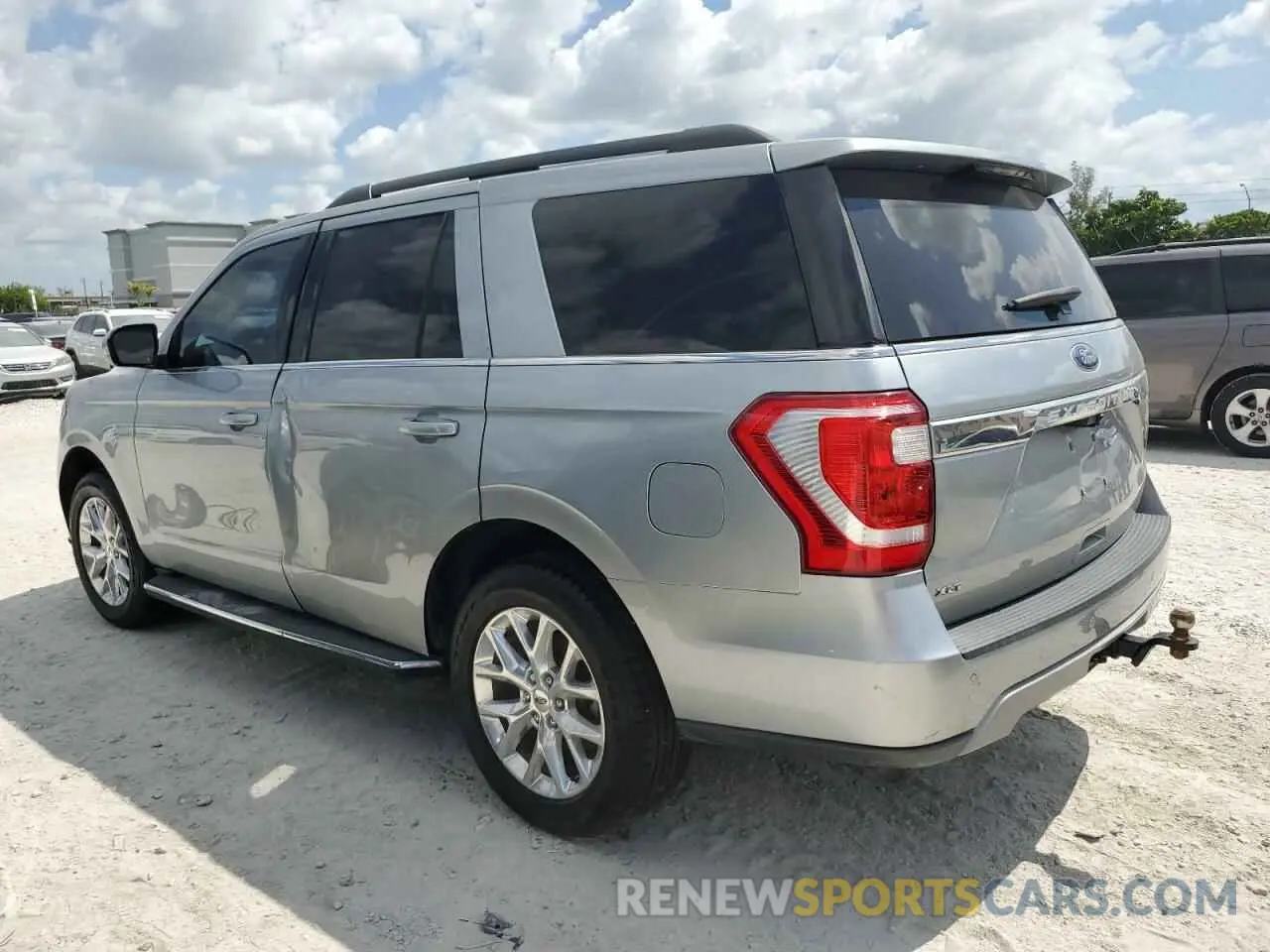 2 fotografías del automóvil dañado 1FMJU1HTXLEA41283 FORD EXPEDITION 2020