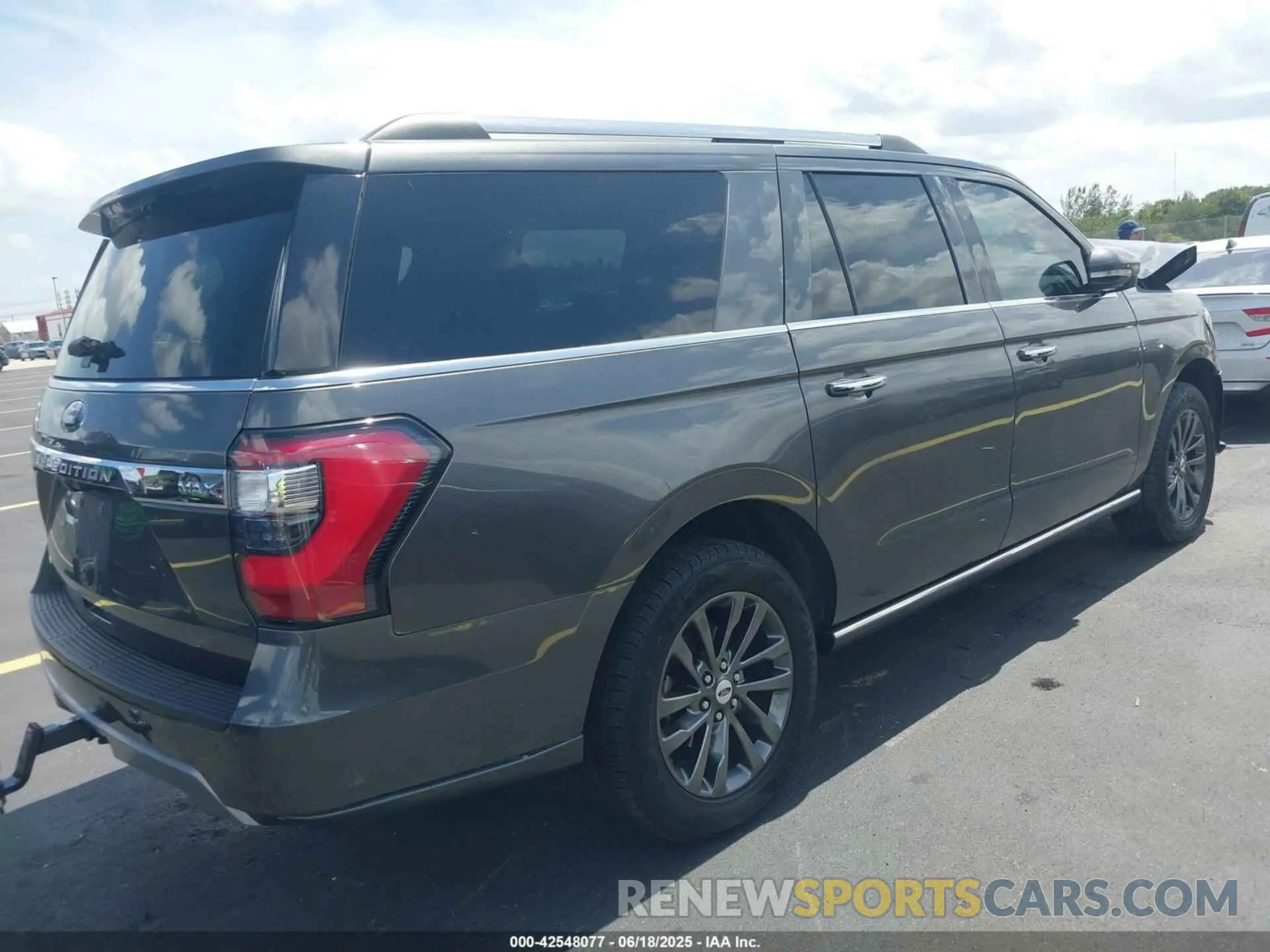4 fotografías del automóvil dañado 1FMJK2AT0MEA42319 FORD EXPEDITION 2021