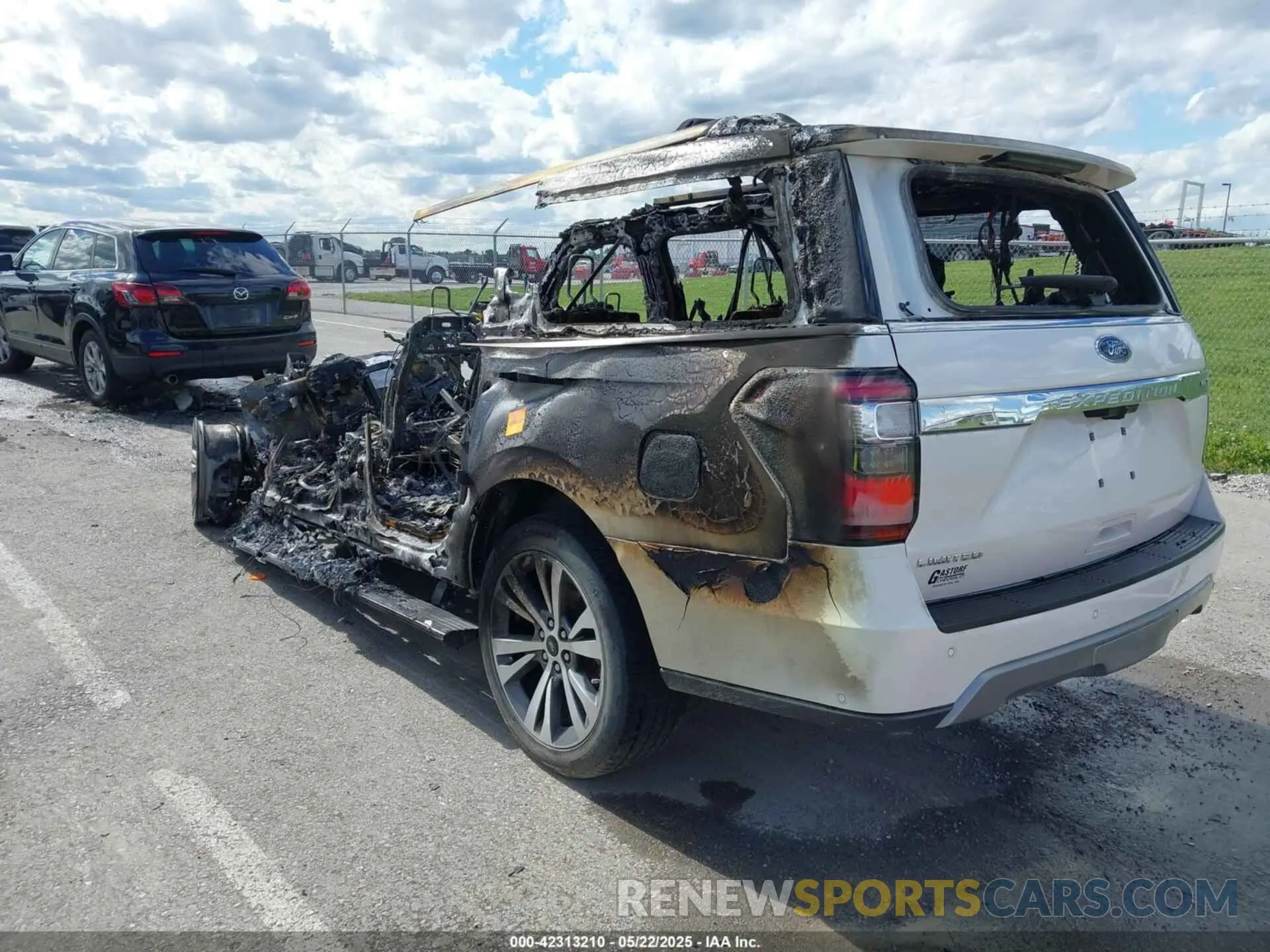 3 fotografías del automóvil dañado 1FMJK2AT2MEA66928 FORD EXPEDITION 2021