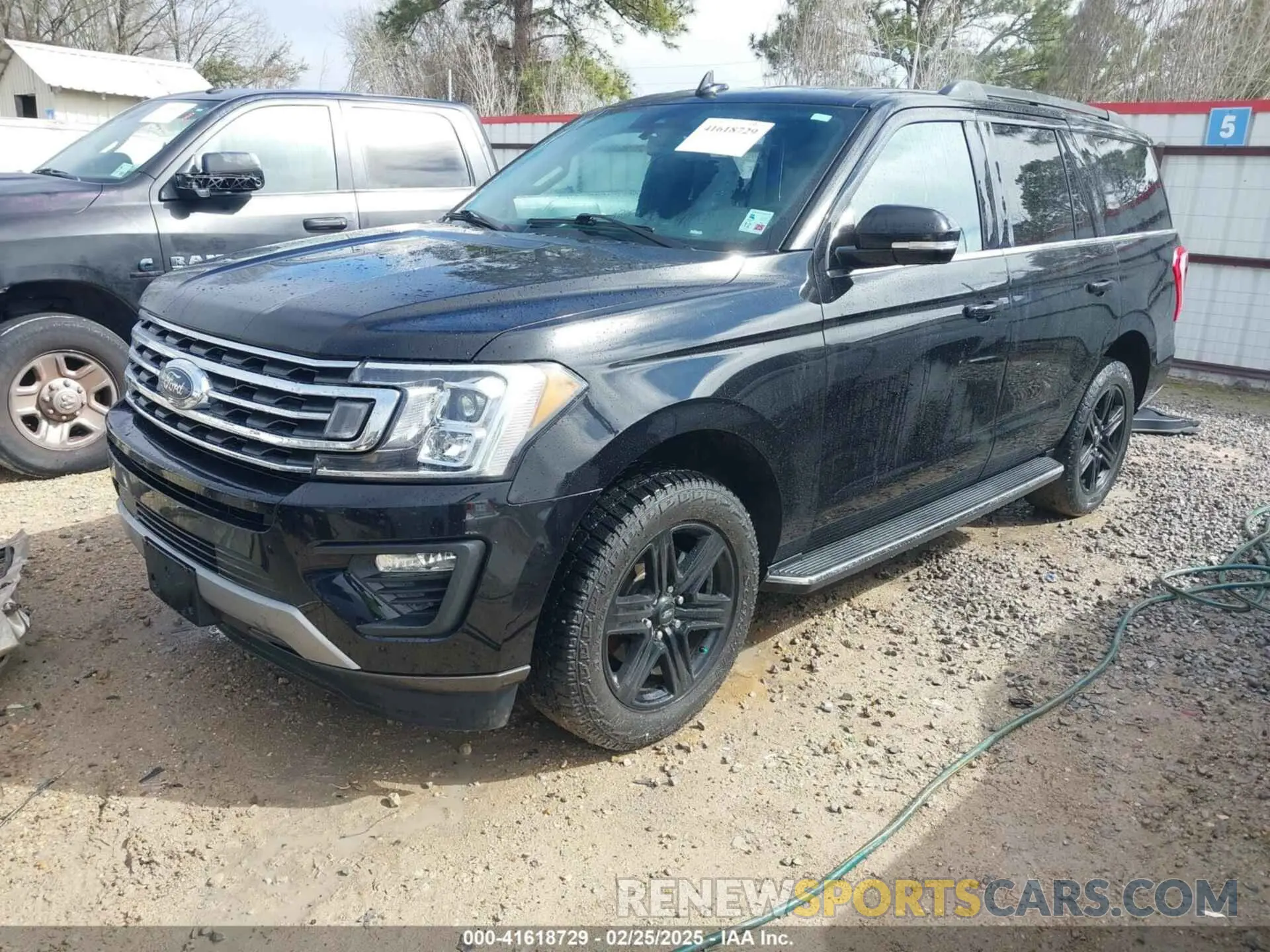 2 fotografías del automóvil dañado 1FMJU1HT0MEA72706 FORD EXPEDITION 2021