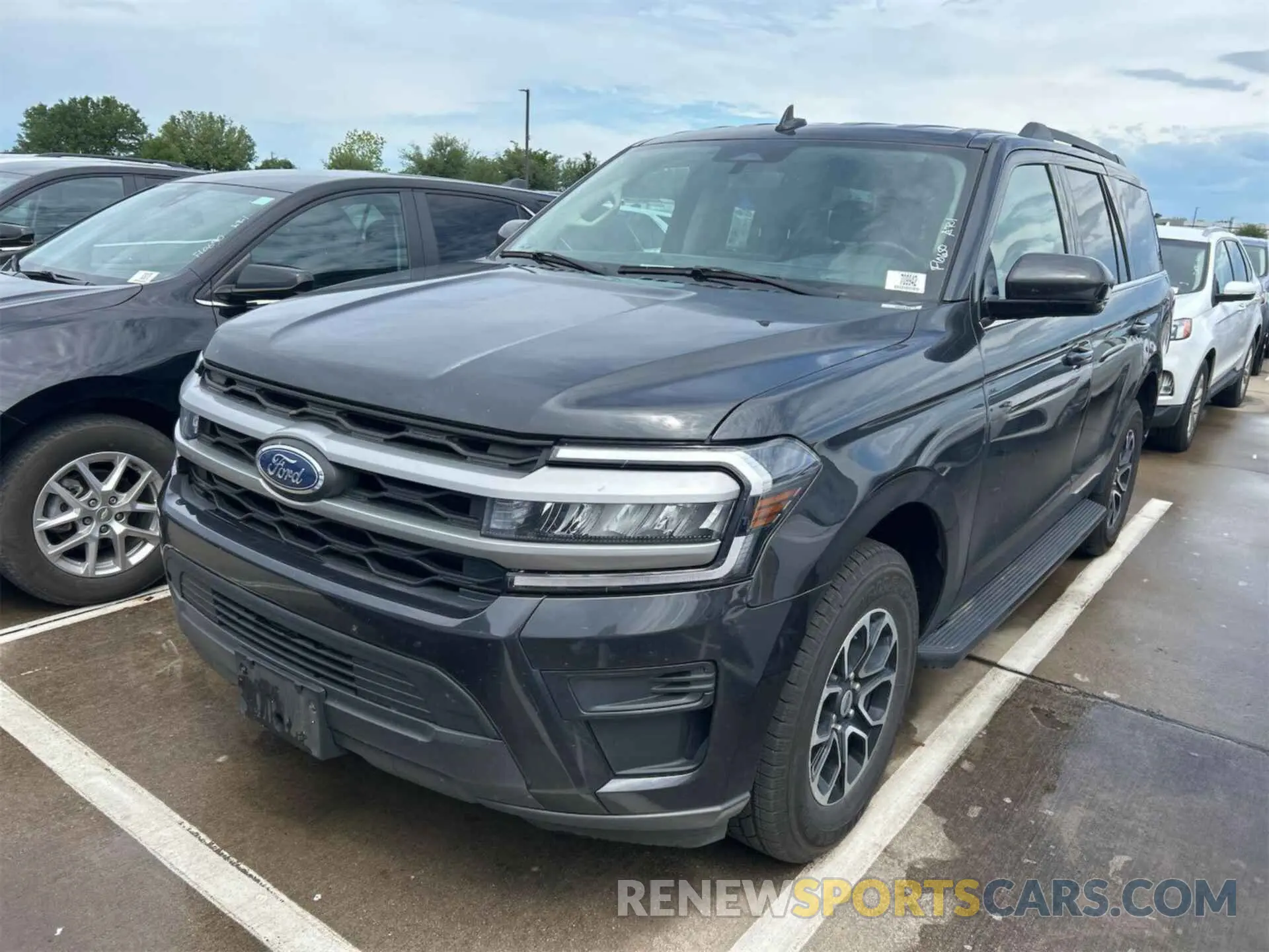 2 fotografías del automóvil dañado 1FMJU1HT4NEA20657 FORD EXPEDITION 2022