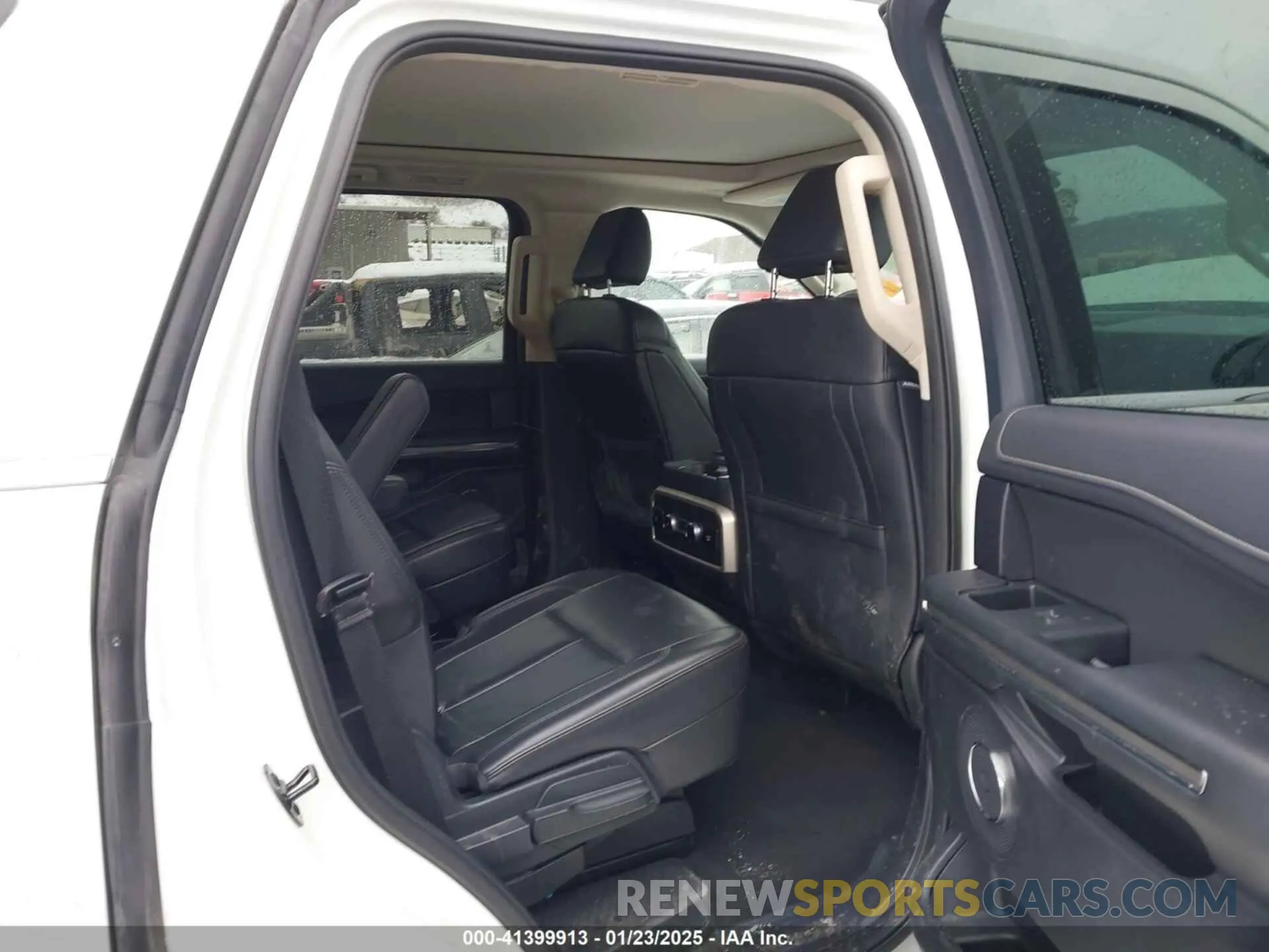 8 fotografías del automóvil dañado 1FMJU1J87PEA64306 FORD EXPEDITION 2023