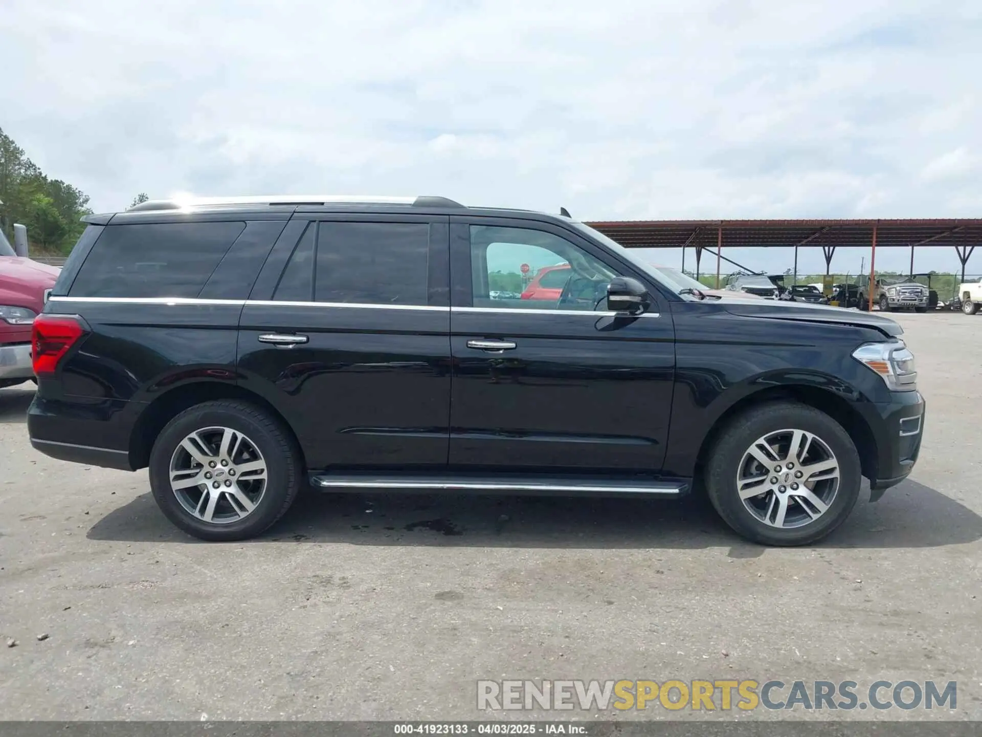 13 fotografías del automóvil dañado 1FMJU2A86PEA15393 FORD EXPEDITION 2023