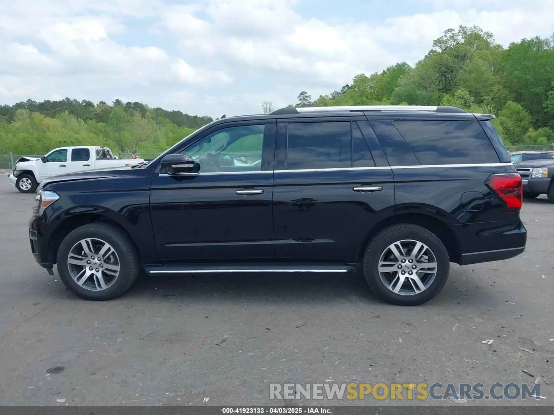 14 fotografías del automóvil dañado 1FMJU2A86PEA15393 FORD EXPEDITION 2023