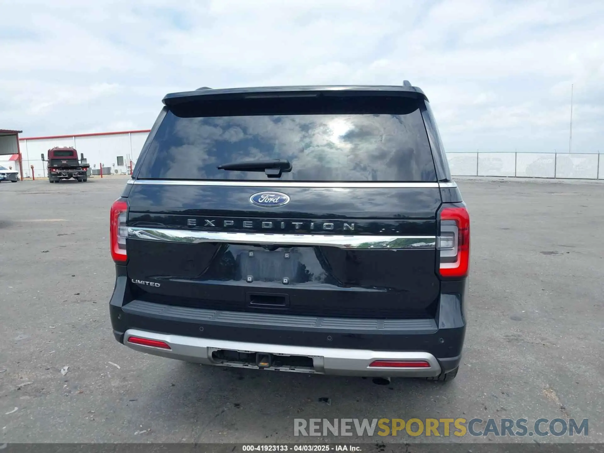 16 fotografías del automóvil dañado 1FMJU2A86PEA15393 FORD EXPEDITION 2023
