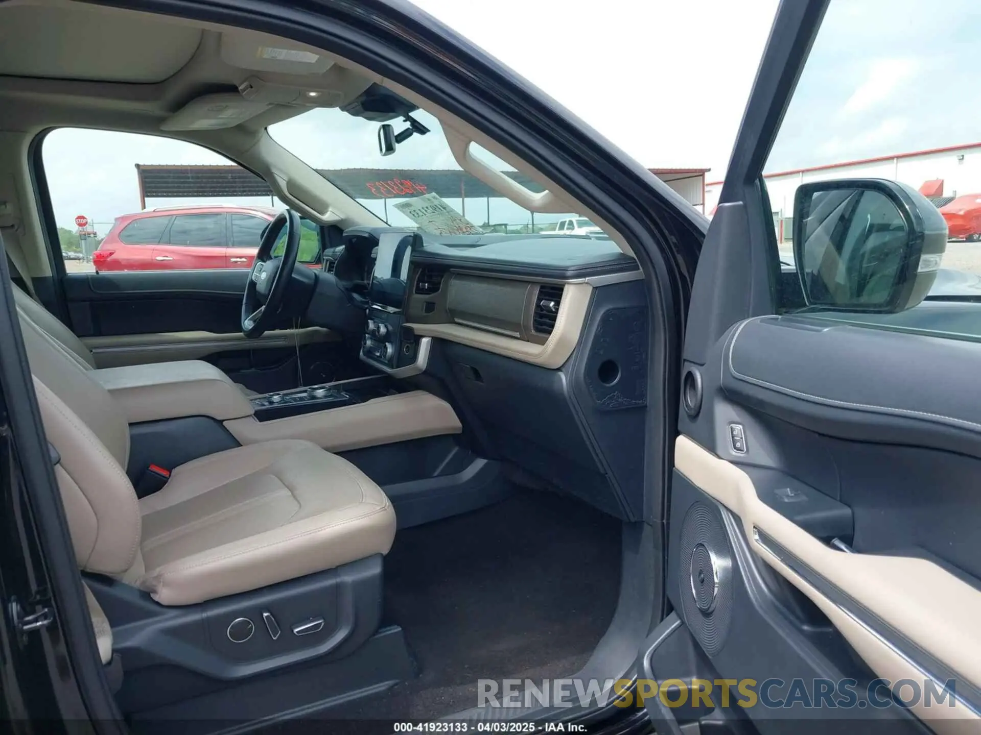5 fotografías del automóvil dañado 1FMJU2A86PEA15393 FORD EXPEDITION 2023